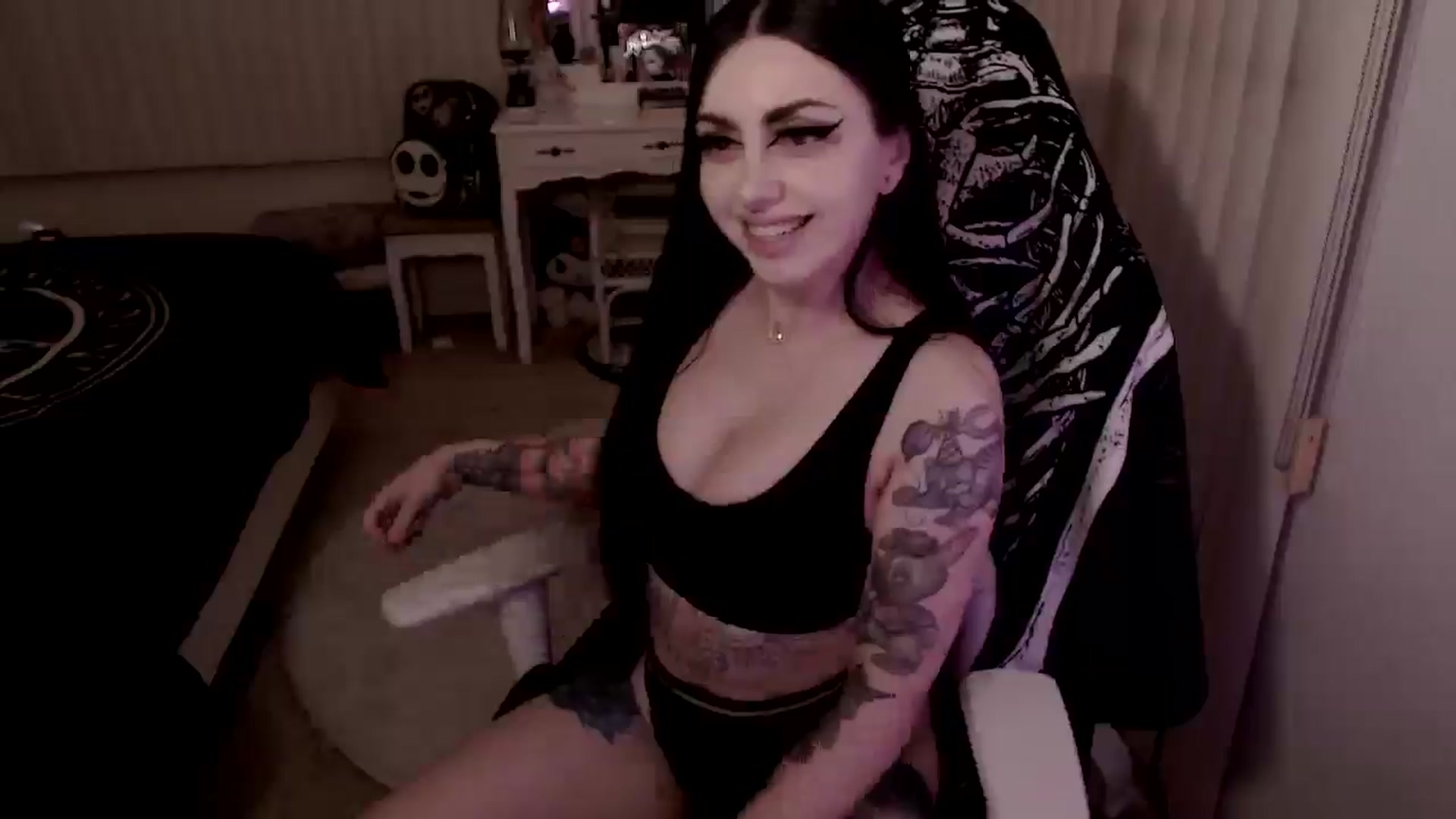 Gallery image thumbnail from wednesdaybae's myfreecams stream on, 03/07/2025, 09:18 image 9 of 20