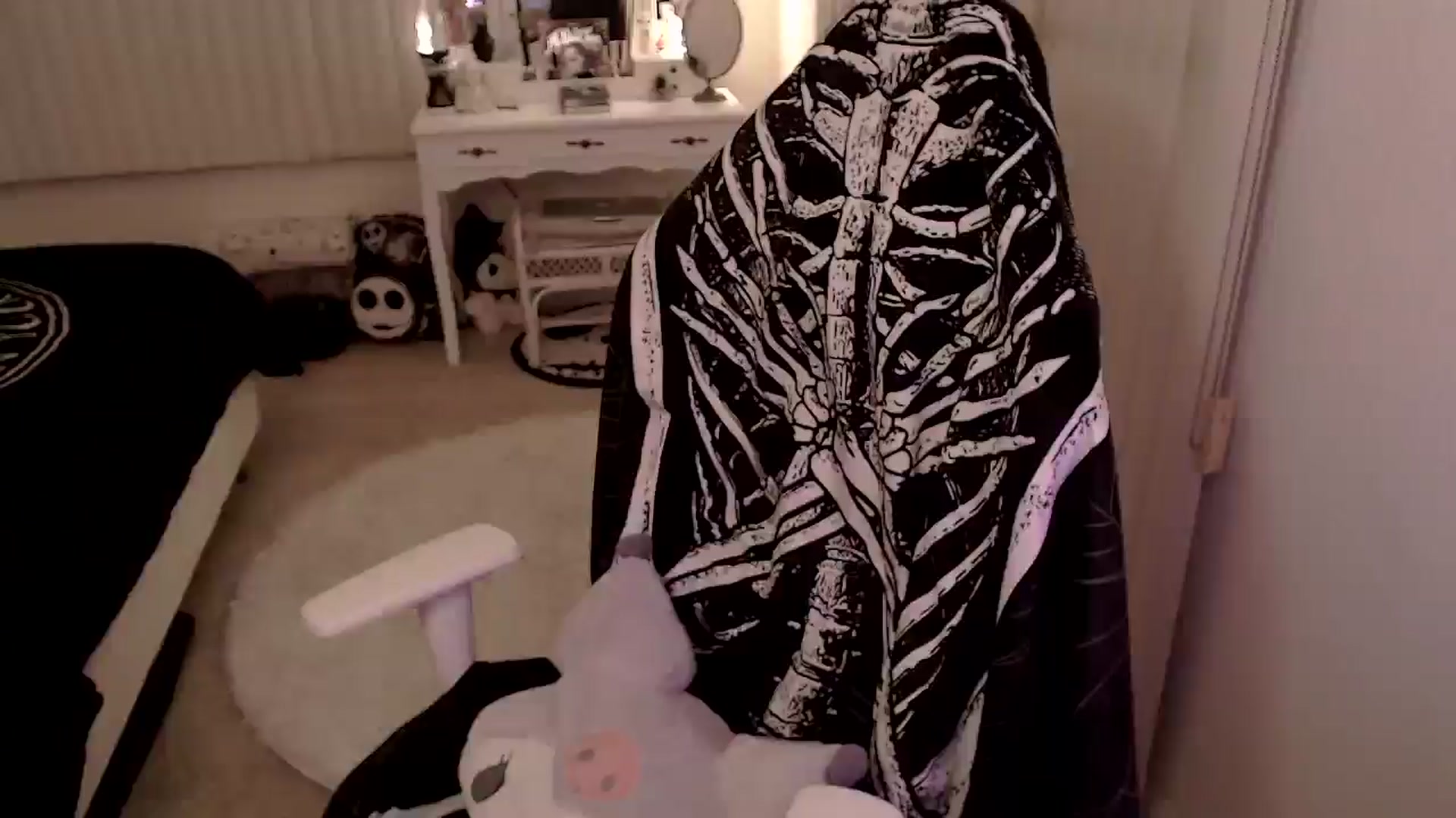 Gallery image thumbnail from wednesdaybae's myfreecams stream on, 03/12/2025, 09:34 image 4 of 20