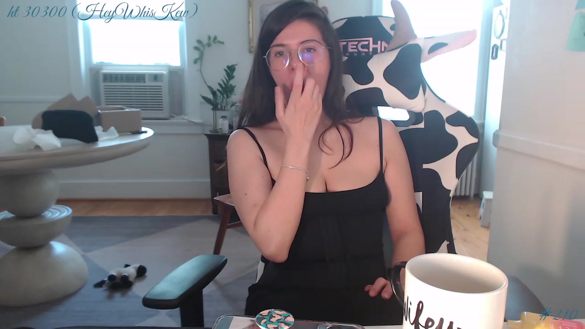 Gallery image thumbnail from whiskewub_rcJ's myfreecams stream on, 05/14/2023, 18:06 image 4 of 20
