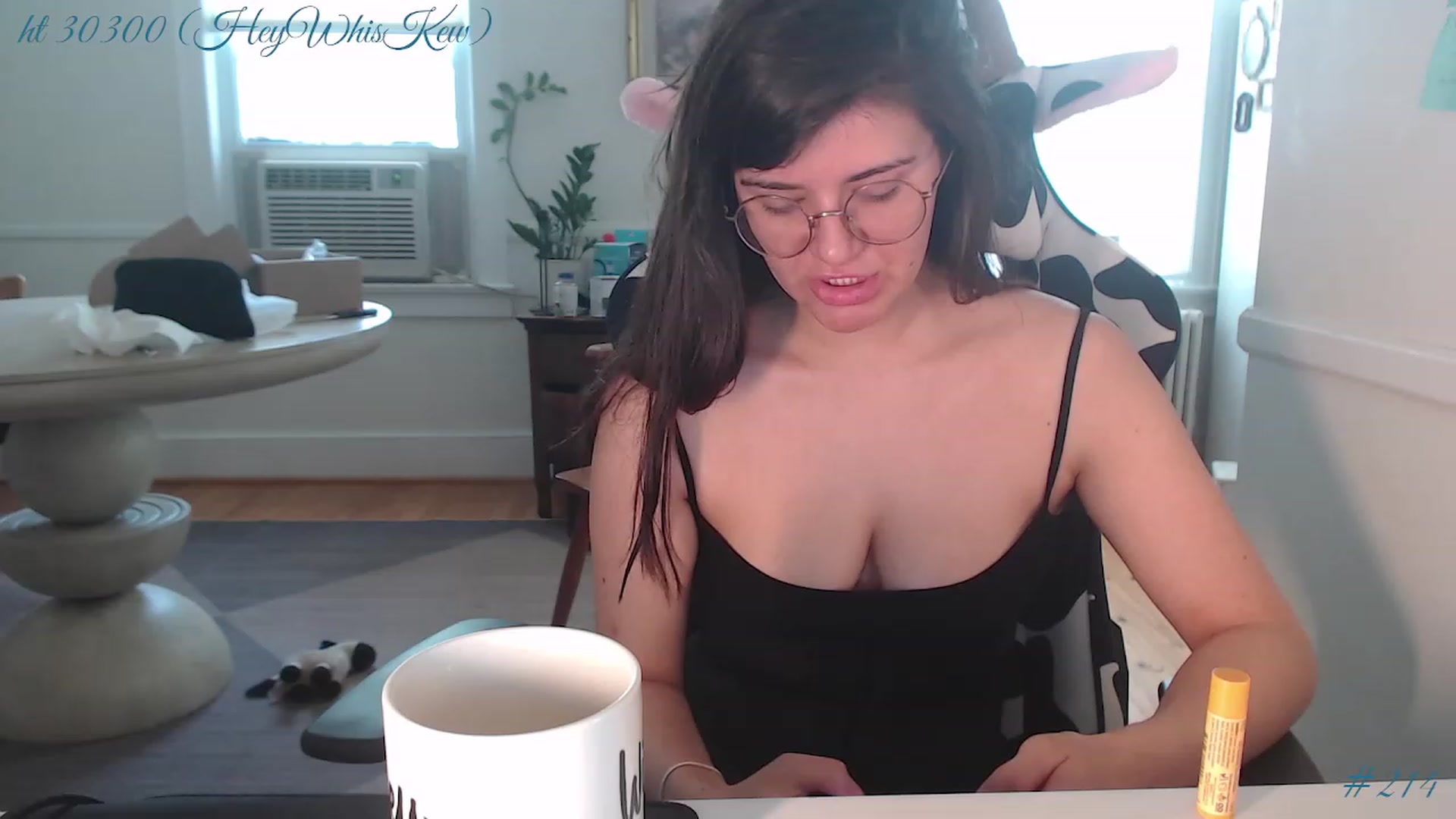Gallery image thumbnail from whiskewub_rcJ's myfreecams stream on, 05/14/2023, 18:06 image 9 of 20