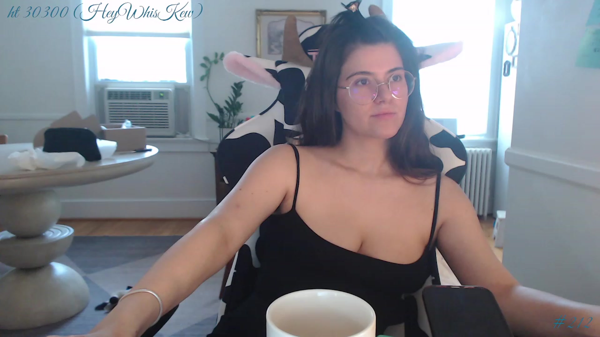 Gallery image thumbnail from whiskewub_rcJ's myfreecams stream on, 05/14/2023, 19:01 image 10 of 20