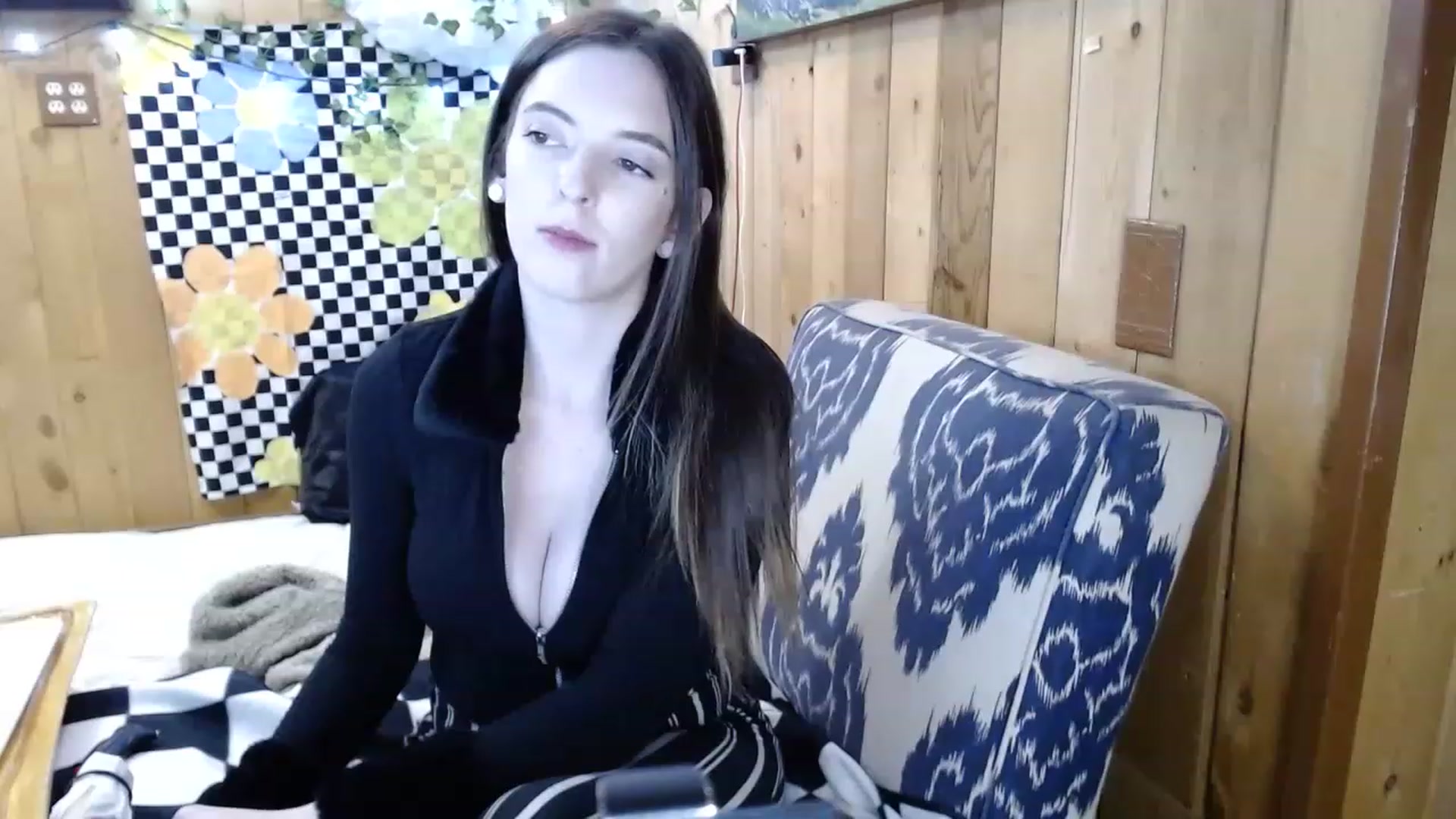 Gallery image thumbnail from whodatlux's myfreecams stream on, 05/01/2023, 08:07 image 18 of 20
