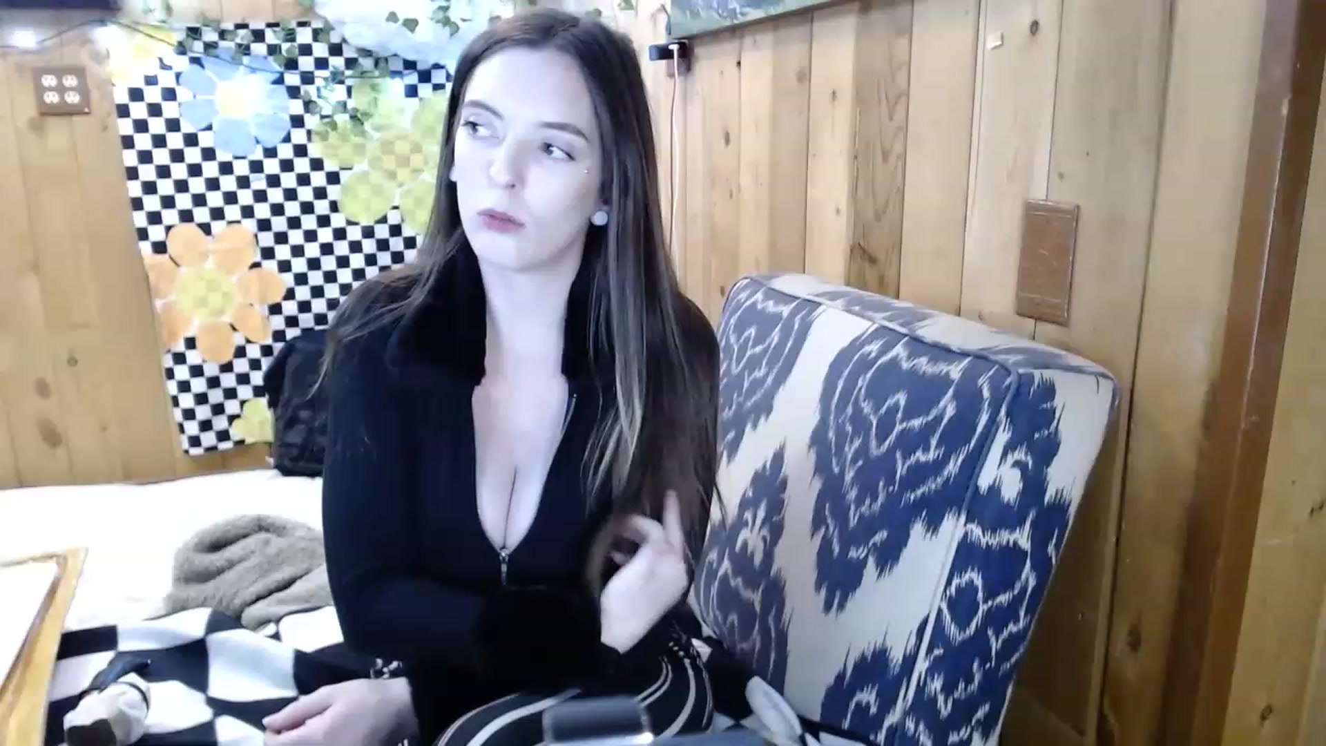 Gallery image thumbnail from whodatlux's myfreecams stream on, 05/01/2023, 08:07 image 9 of 20