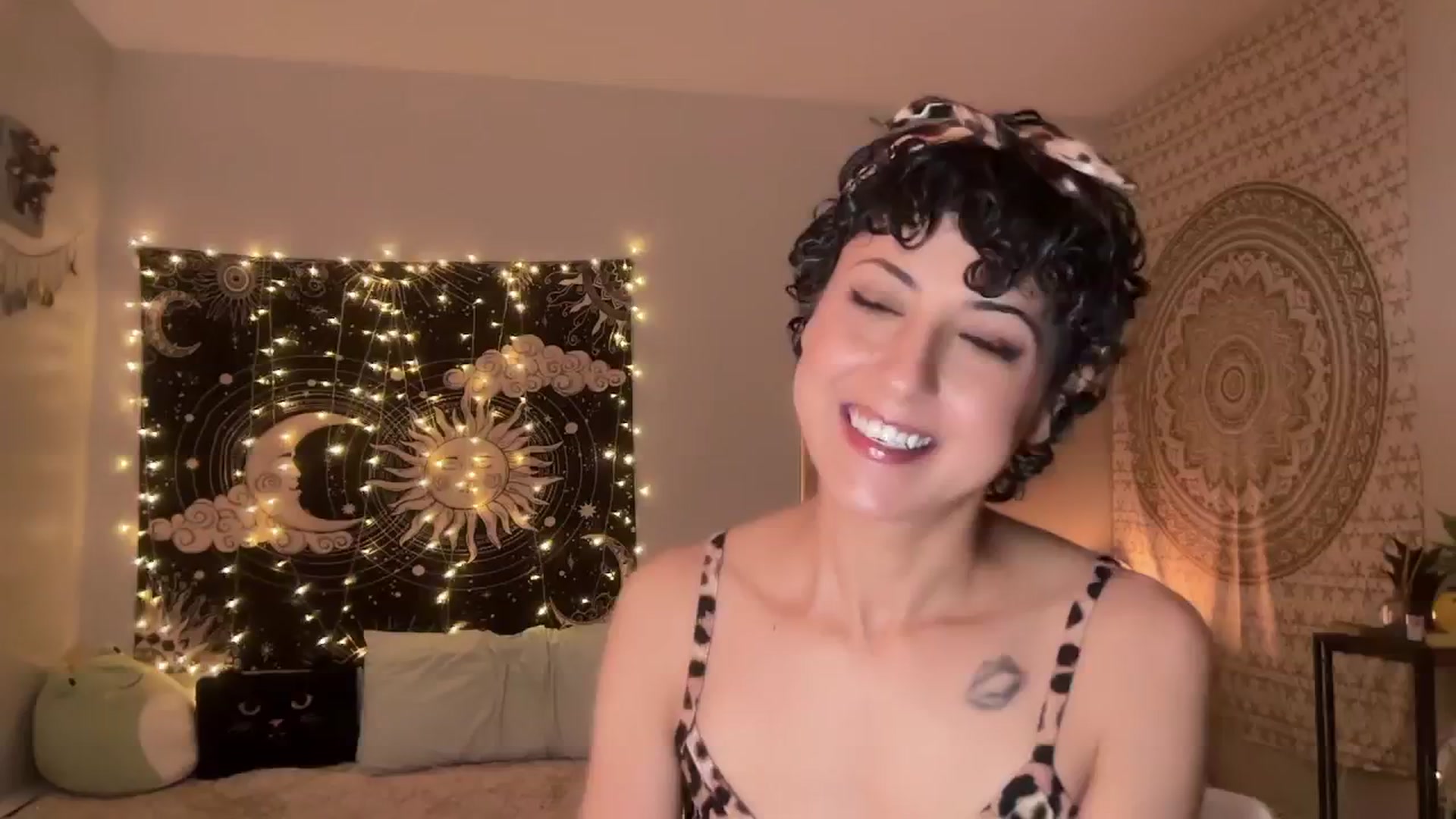 Gallery image thumbnail from wildmoon's myfreecams stream on, 11/03/2024, 08:35 image 4 of 20