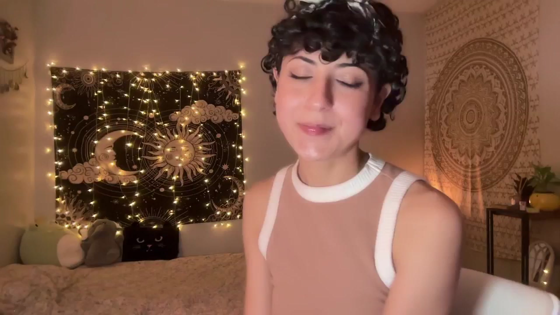 Gallery image thumbnail from wildmoon's myfreecams stream on, 11/04/2024, 05:52 image 3 of 20