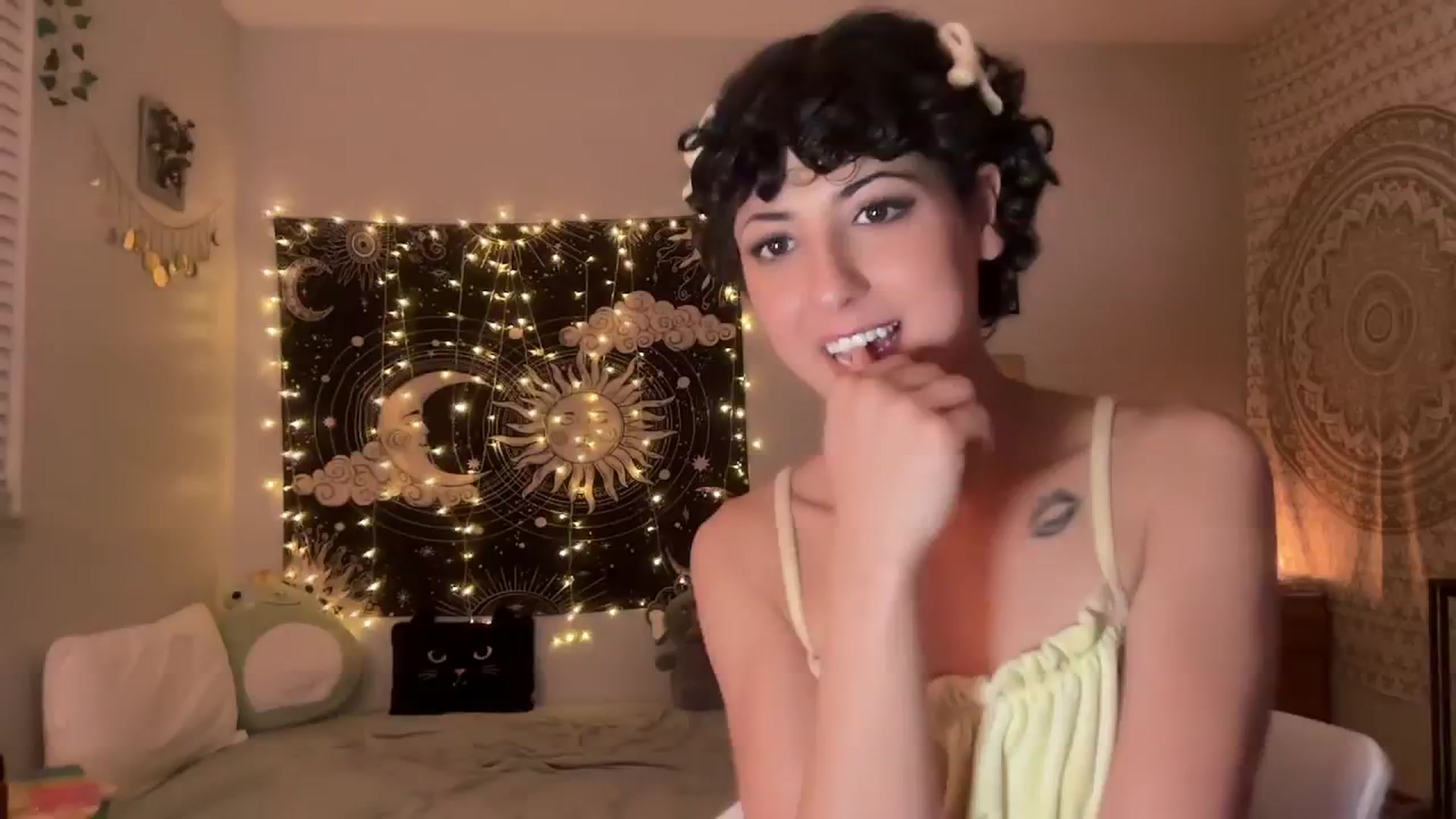 Gallery image thumbnail from wildmoon's myfreecams stream on, 11/05/2024, 10:33 image 2 of 20