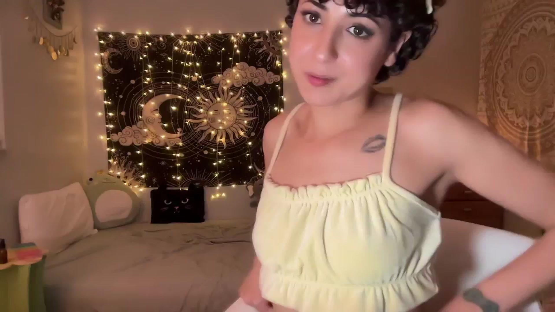 Gallery image thumbnail from wildmoon's myfreecams stream on, 11/05/2024, 10:33 image 15 of 20