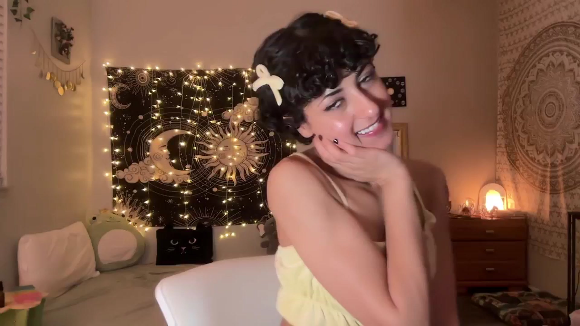 Gallery image thumbnail from wildmoon's myfreecams stream on, 11/05/2024, 10:33 image 3 of 20