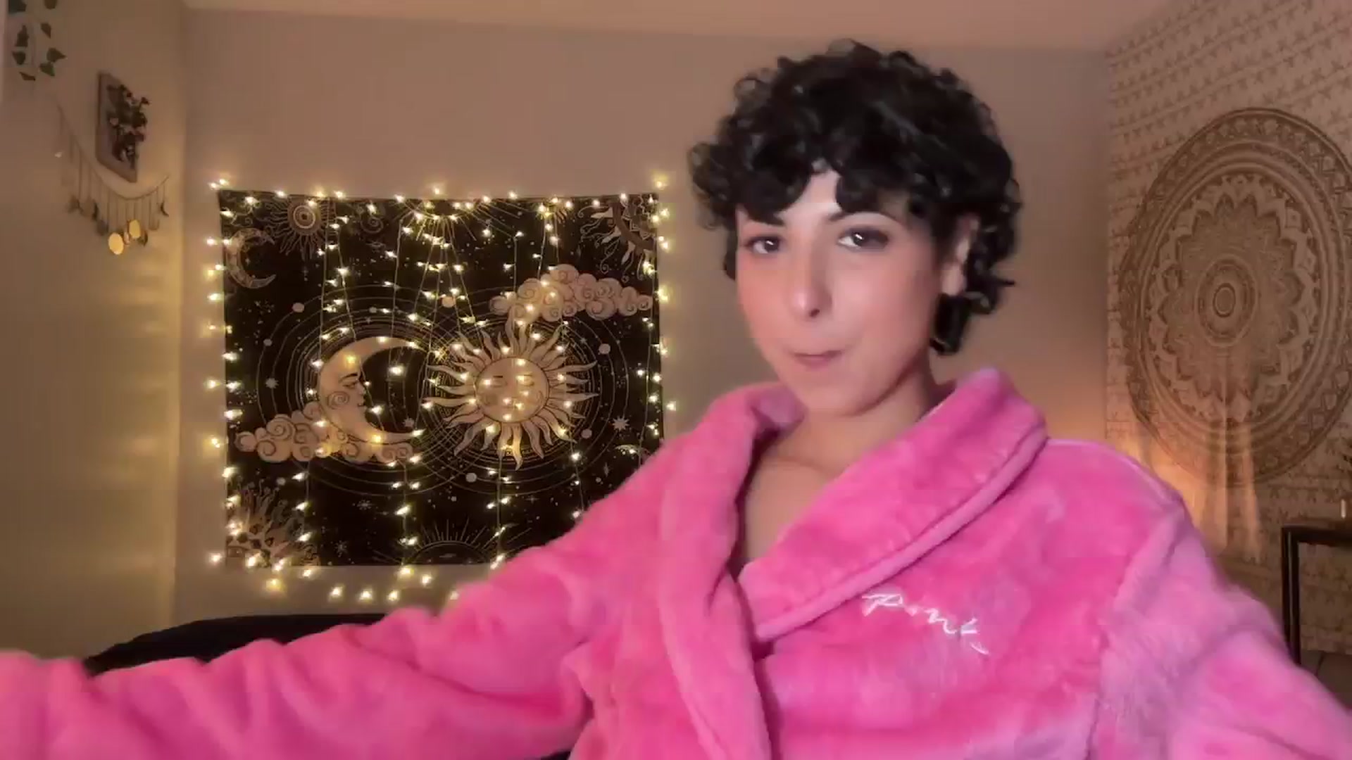 Gallery image thumbnail from wildmoon's myfreecams stream on, 11/07/2024, 05:12 image 3 of 20