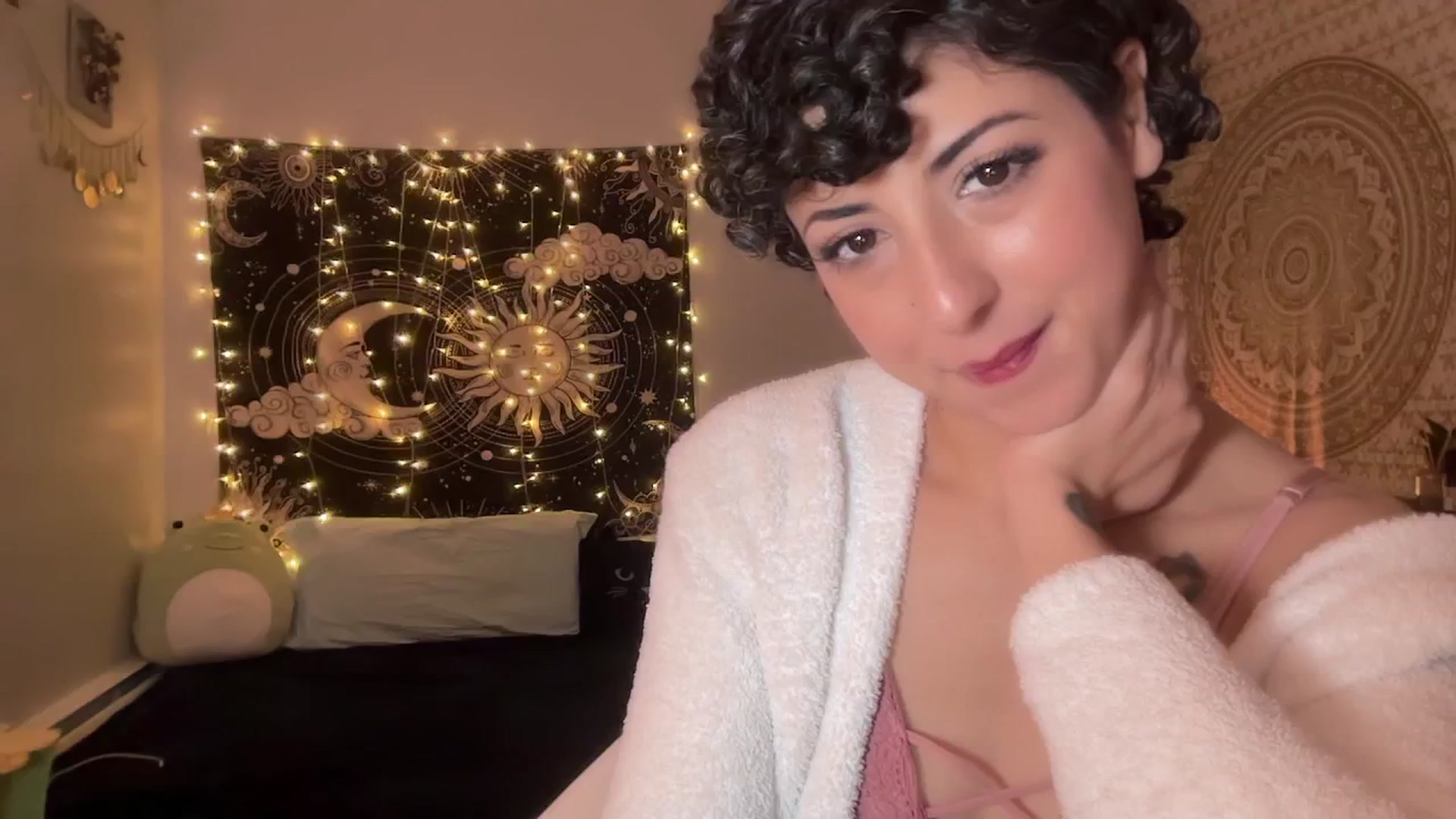 Gallery image thumbnail from wildmoon's myfreecams stream on, 11/08/2024, 09:55 image 6 of 20