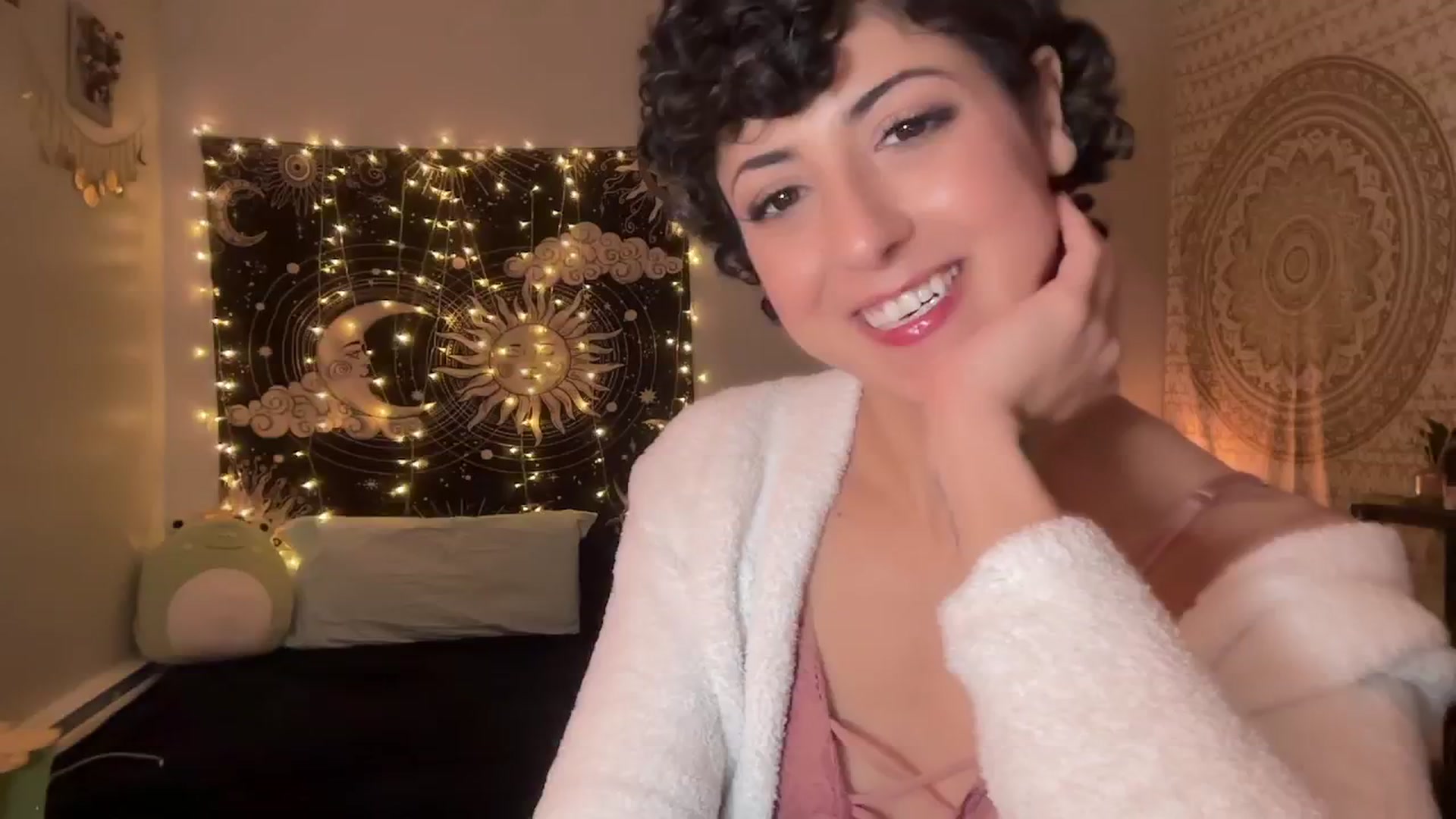 Gallery image thumbnail from wildmoon's myfreecams stream on, 11/08/2024, 09:55 image 4 of 20