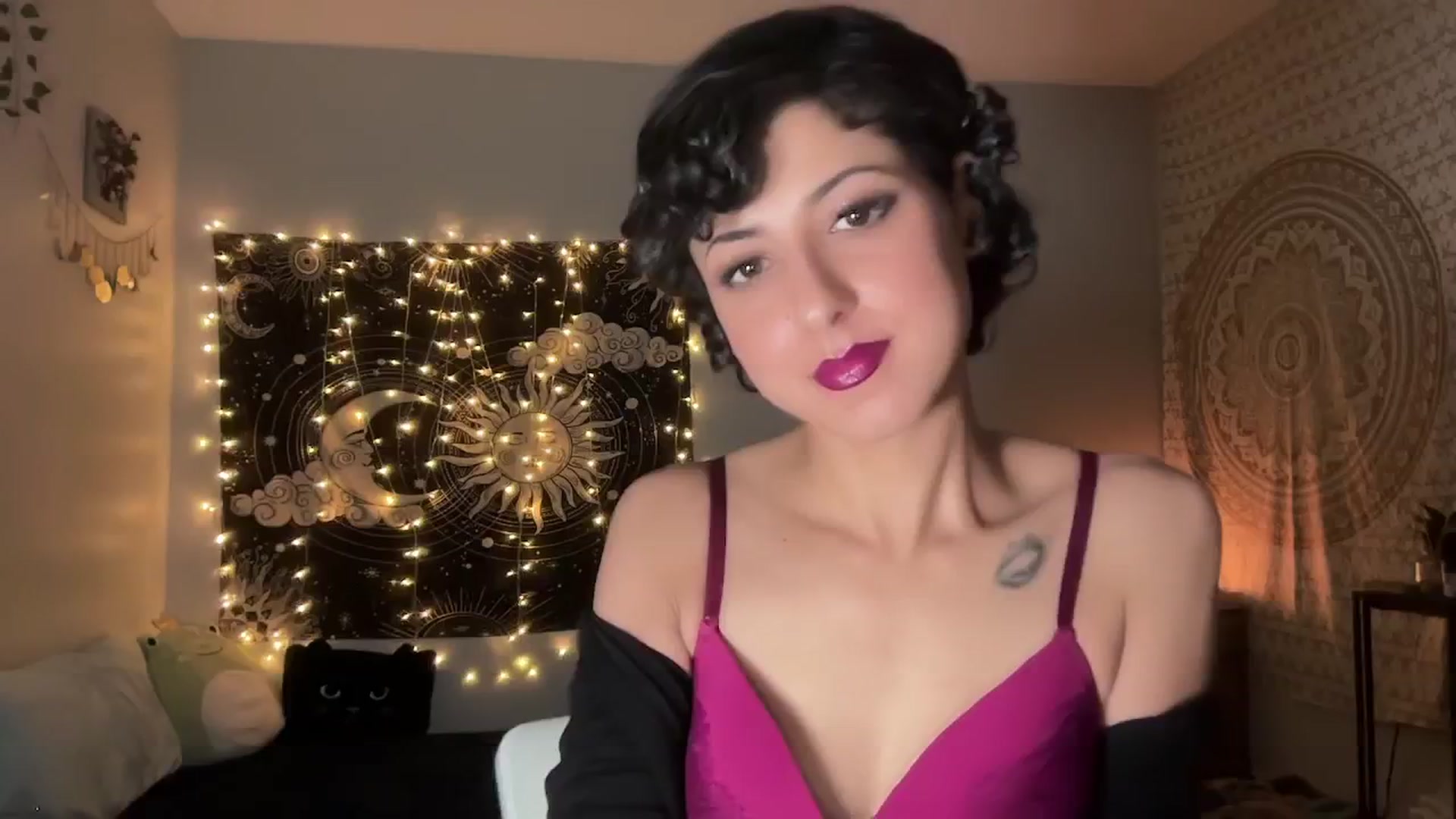 Gallery image thumbnail from wildmoon's myfreecams stream on, 11/11/2024, 10:32 image 5 of 20