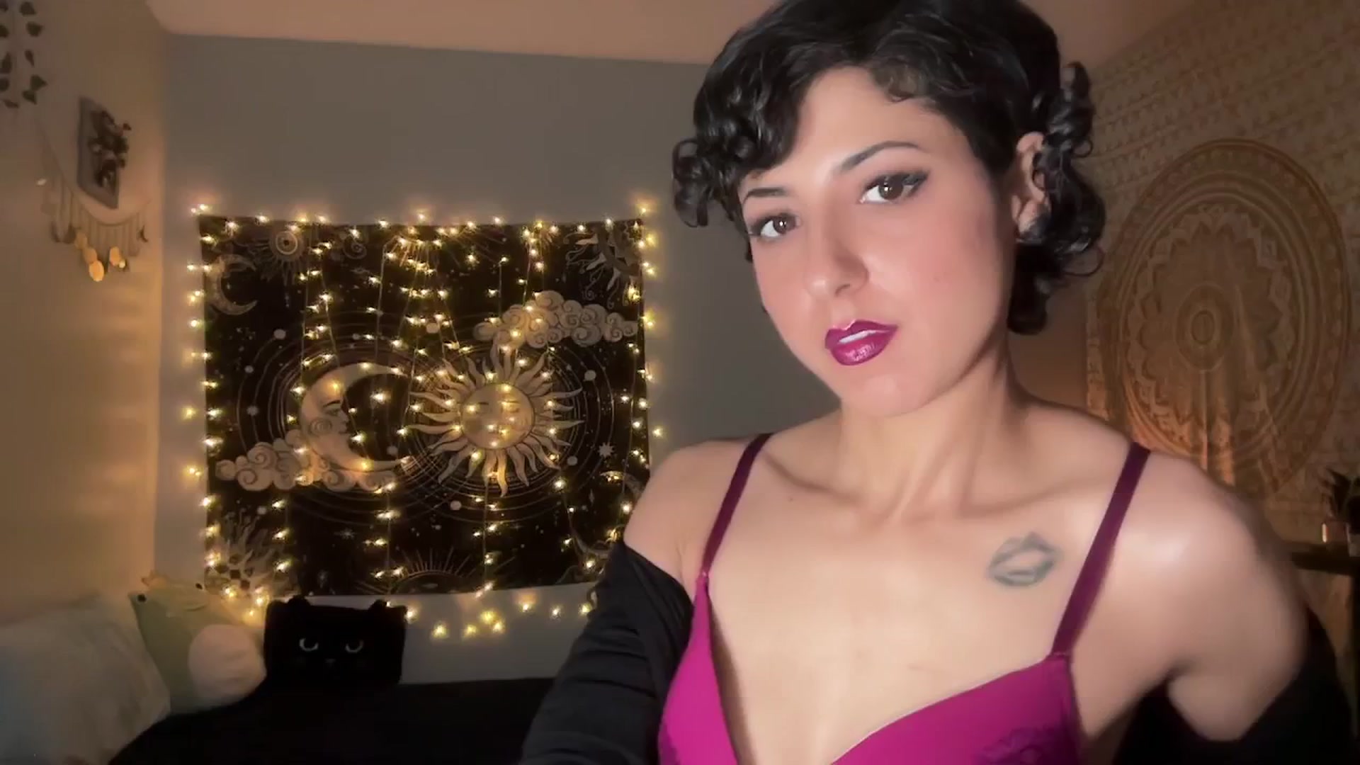 Gallery image thumbnail from wildmoon's myfreecams stream on, 11/11/2024, 10:32 image 1 of 20