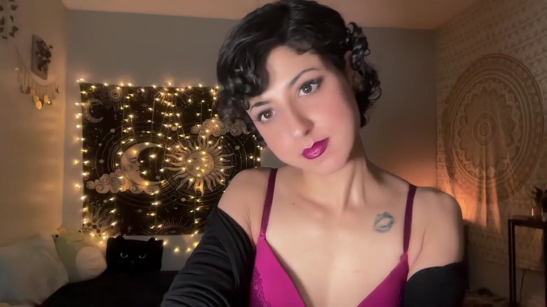 Gallery image thumbnail from wildmoon's myfreecams stream on, 11/11/2024, 10:32 image 3 of 20