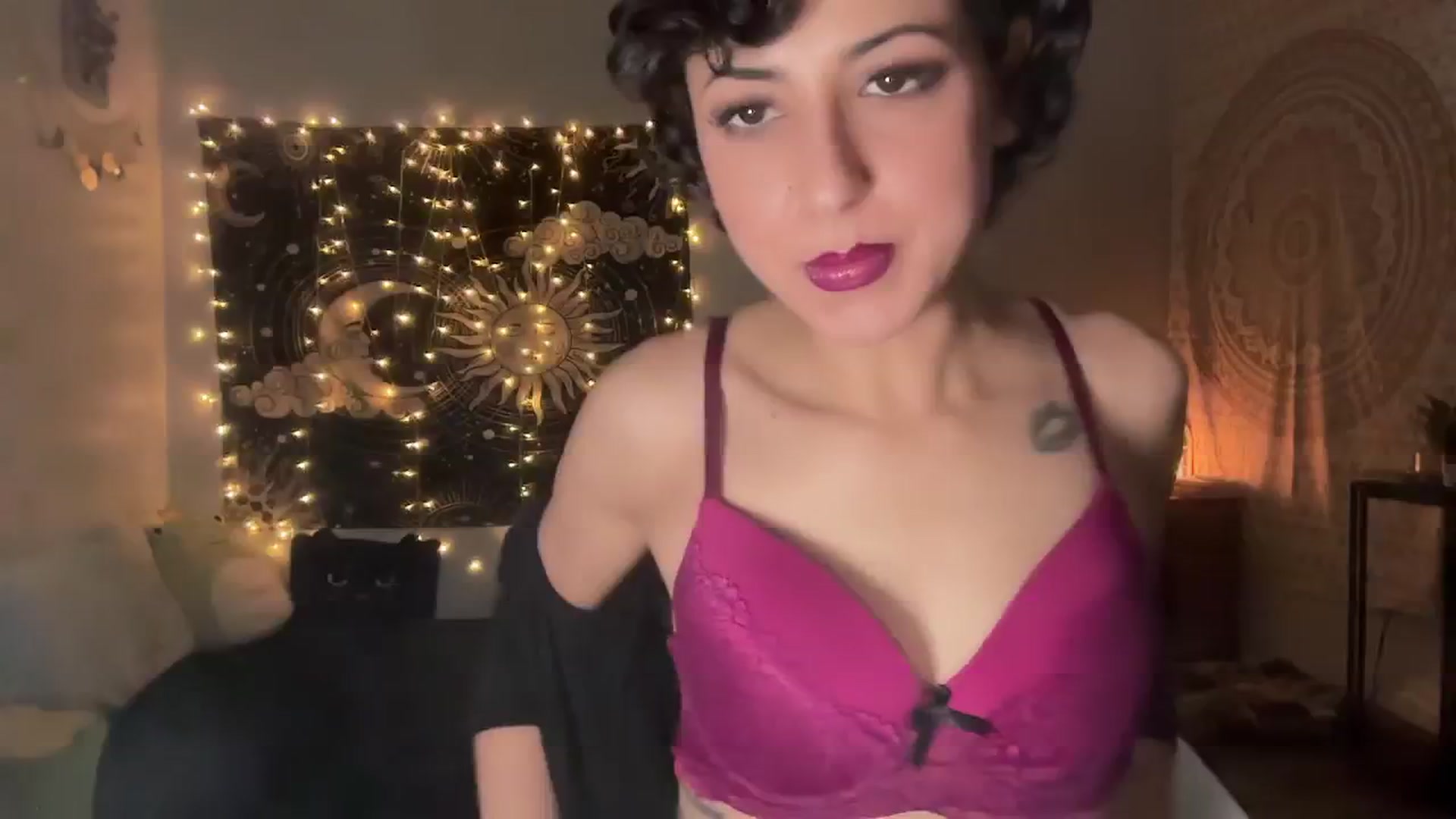 Gallery image thumbnail from wildmoon's myfreecams stream on, 11/11/2024, 10:32 image 13 of 20