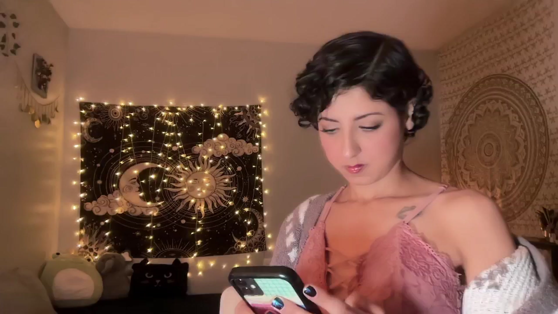 Gallery image thumbnail from wildmoon's myfreecams stream on, 11/14/2024, 09:30 image 3 of 20