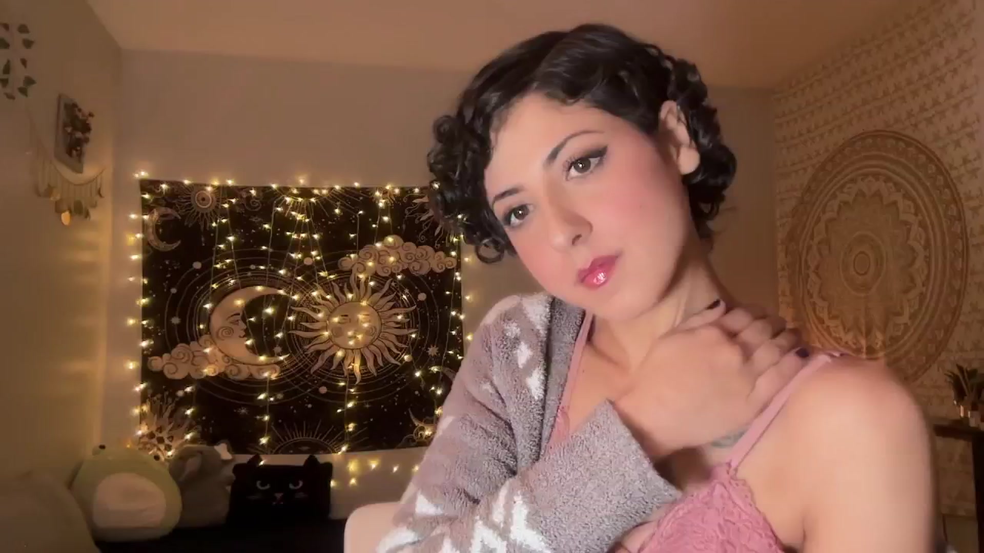 Gallery image thumbnail from wildmoon's myfreecams stream on, 11/14/2024, 09:30 image 12 of 20