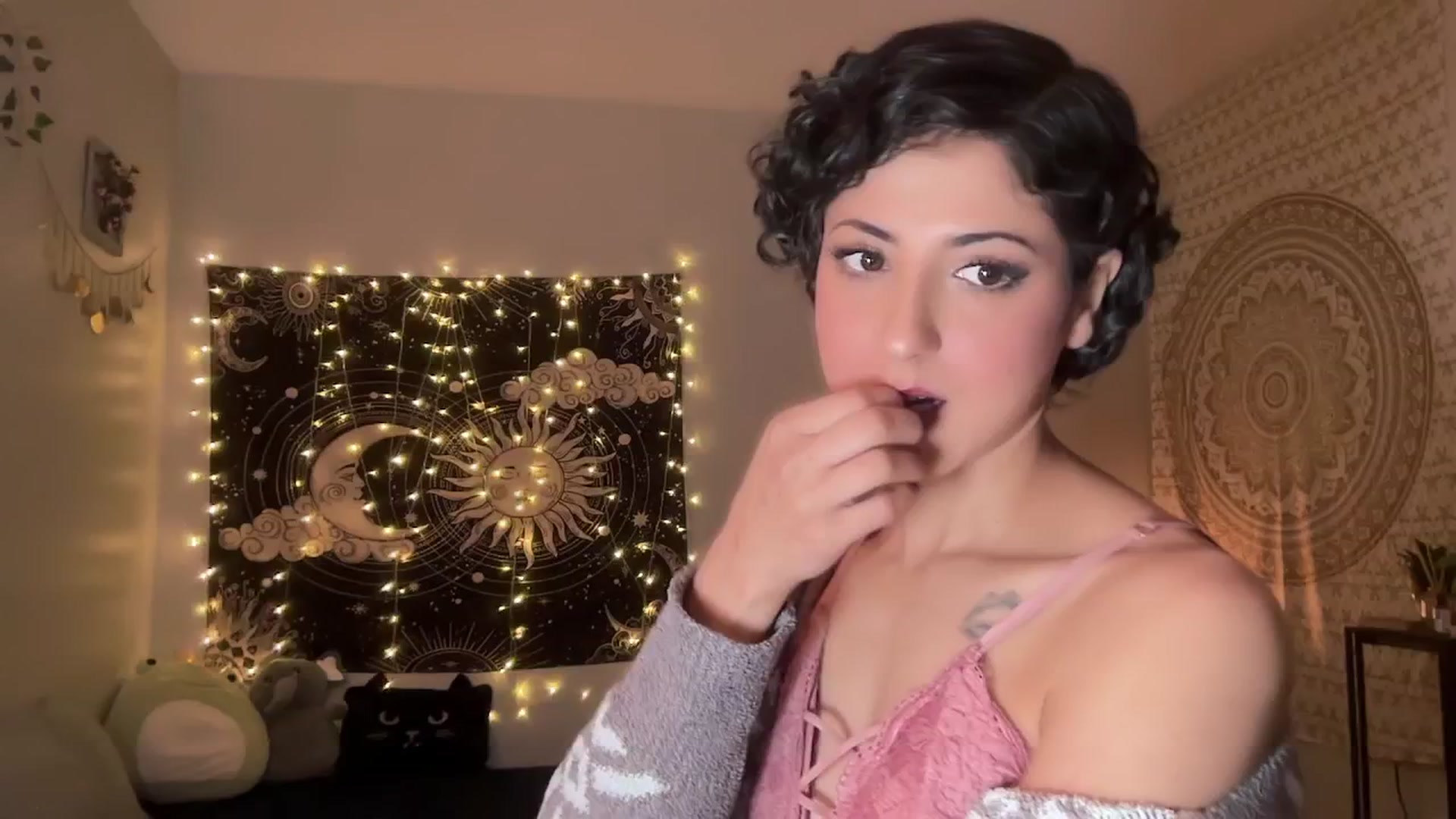 Gallery image thumbnail from wildmoon's myfreecams stream on, 11/14/2024, 09:30 image 17 of 20