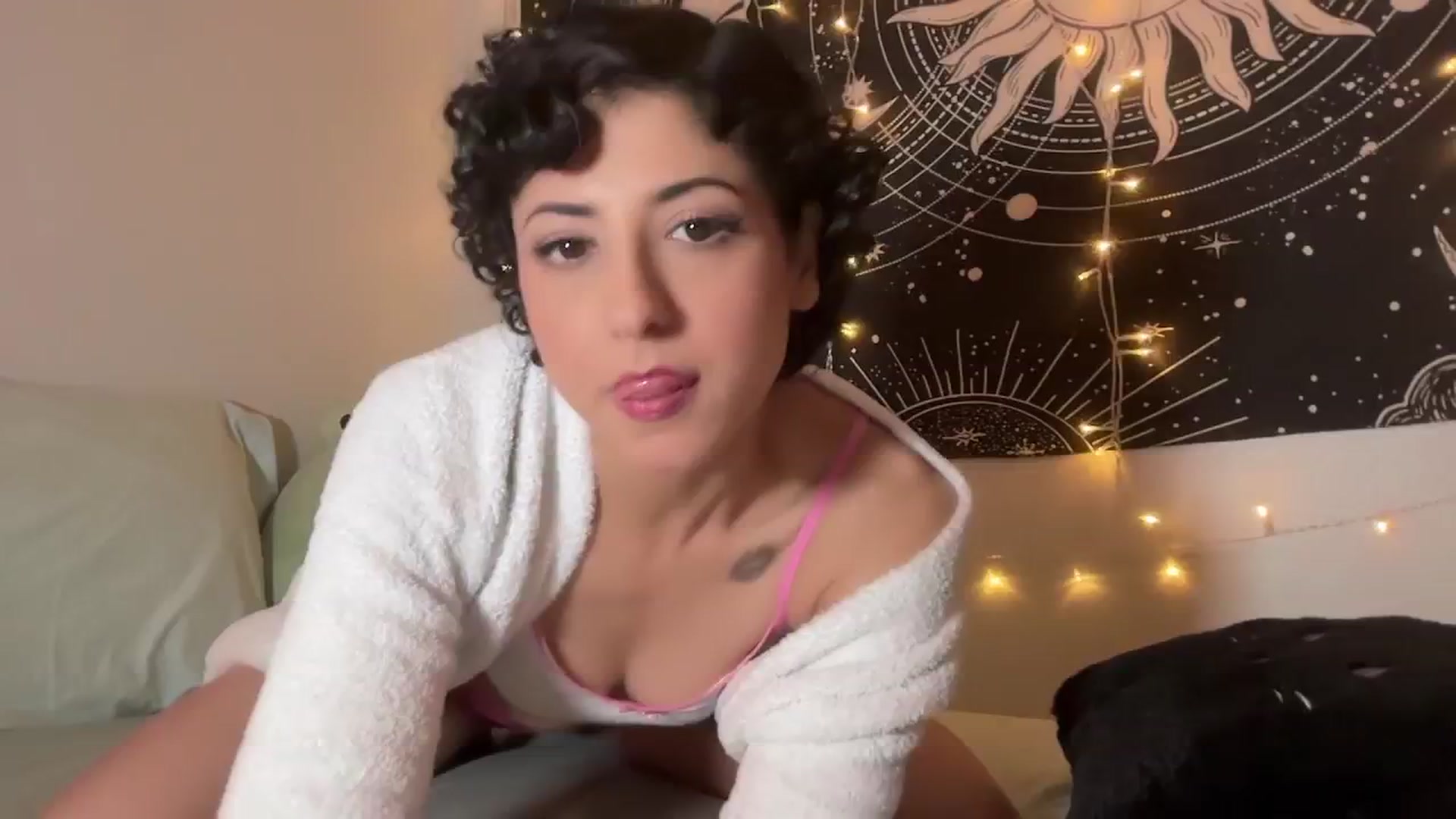 Gallery image thumbnail from wildmoon's myfreecams stream on, 11/19/2024, 01:59 image 14 of 20