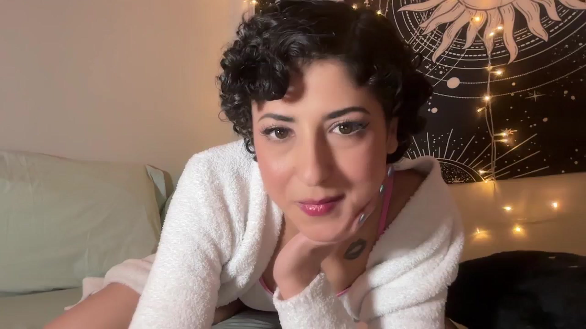 Gallery image thumbnail from wildmoon's myfreecams stream on, 11/19/2024, 02:20 image 13 of 20