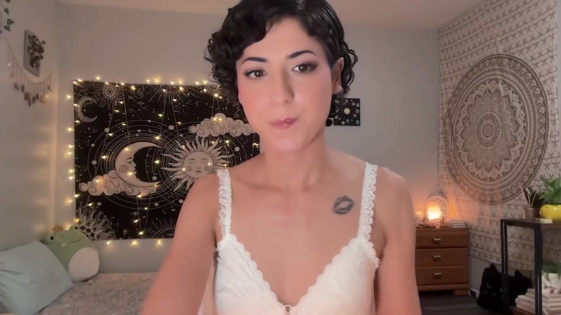 Gallery image thumbnail from wildmoon's myfreecams stream on, 12/04/2024, 05:50 image 10 of 20