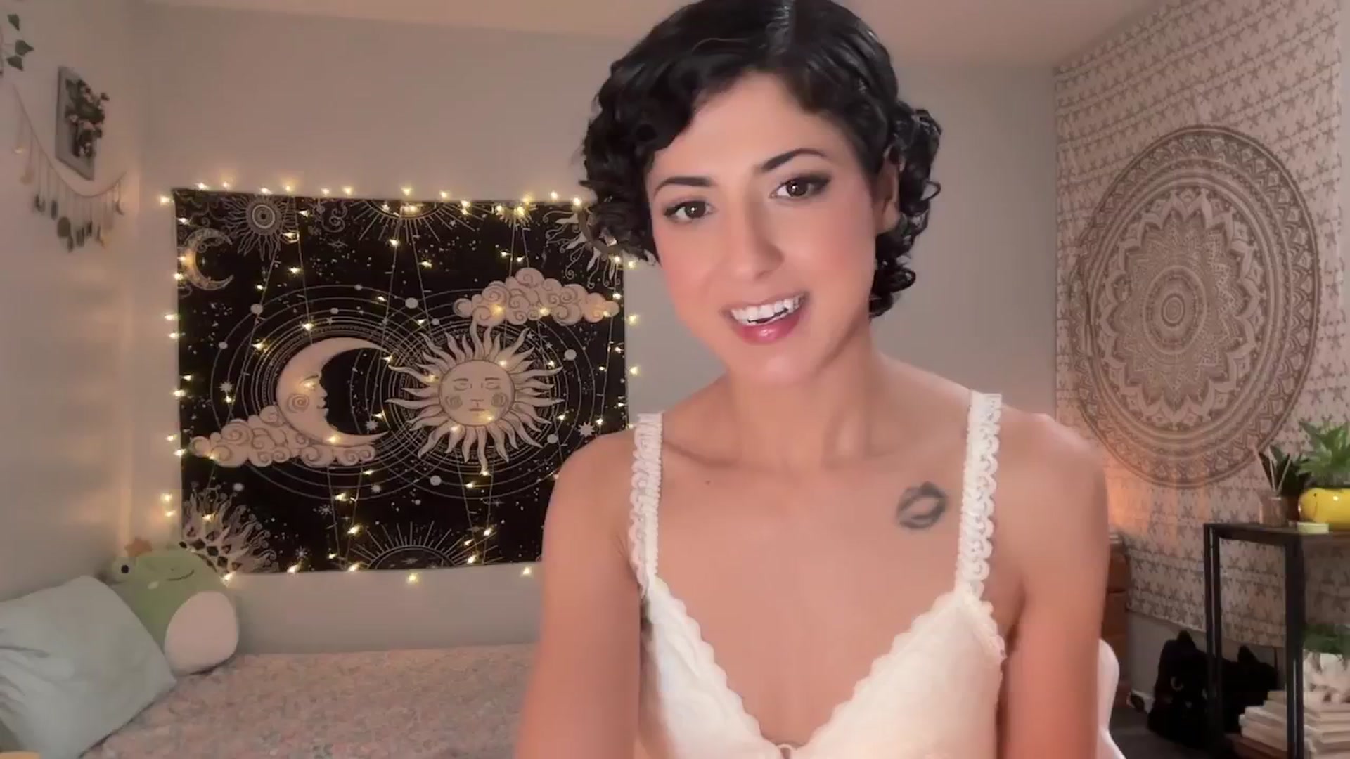 Gallery image thumbnail from wildmoon's myfreecams stream on, 12/04/2024, 07:22 image 3 of 20