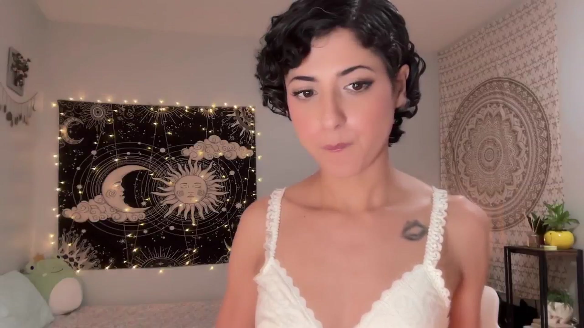 Gallery image thumbnail from wildmoon's myfreecams stream on, 12/04/2024, 08:09 image 14 of 20