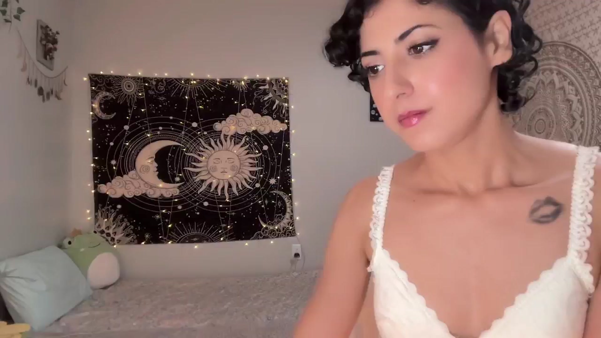 Gallery image thumbnail from wildmoon's myfreecams stream on, 12/04/2024, 09:33 image 5 of 20