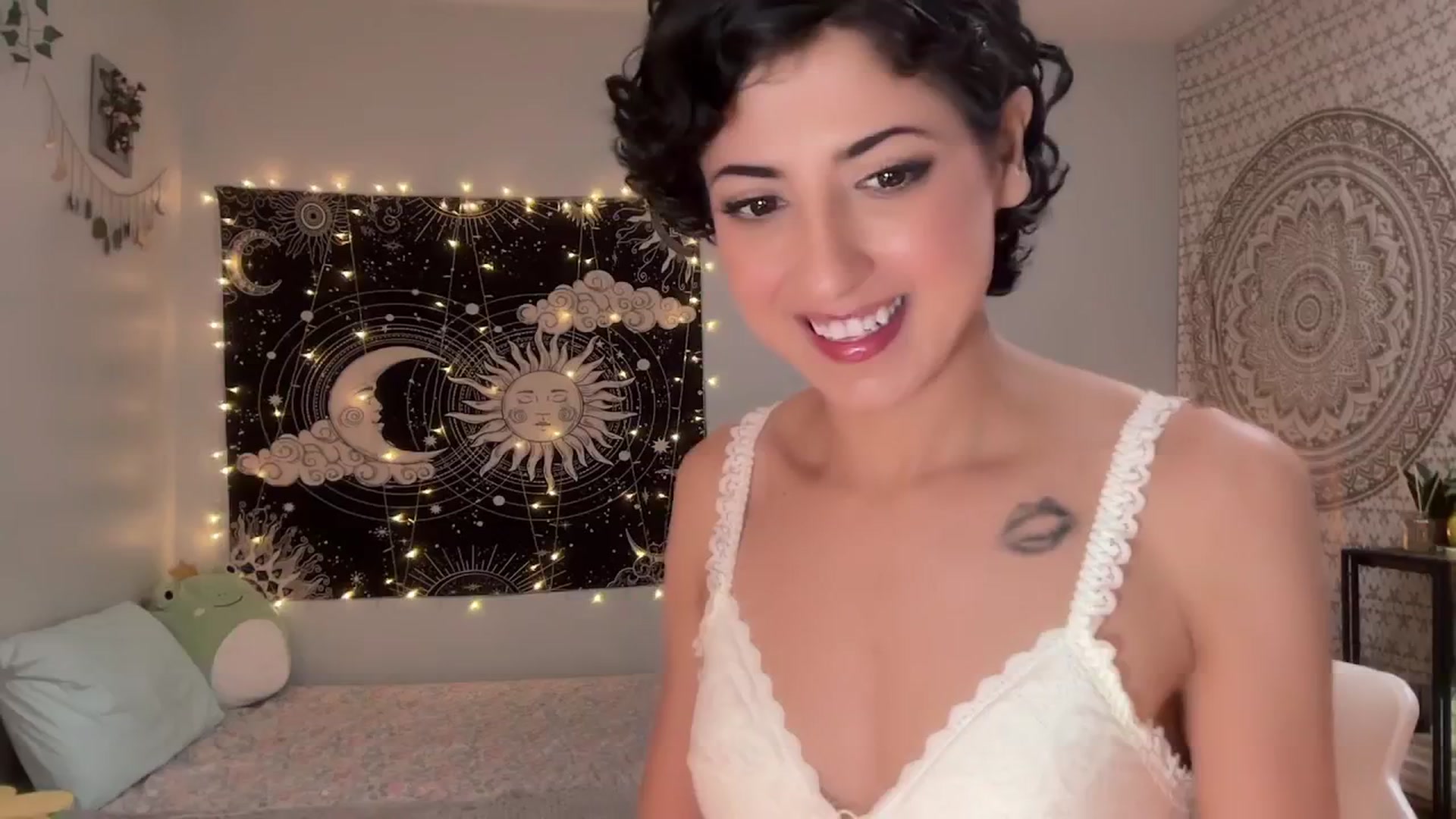 Gallery image thumbnail from wildmoon's myfreecams stream on, 12/04/2024, 09:33 image 16 of 20
