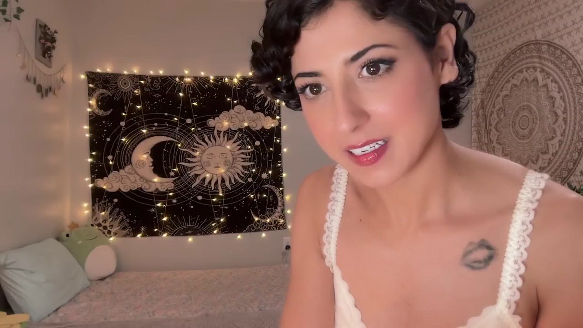 Gallery image thumbnail from wildmoon's myfreecams stream on, 12/04/2024, 09:33 image 4 of 20