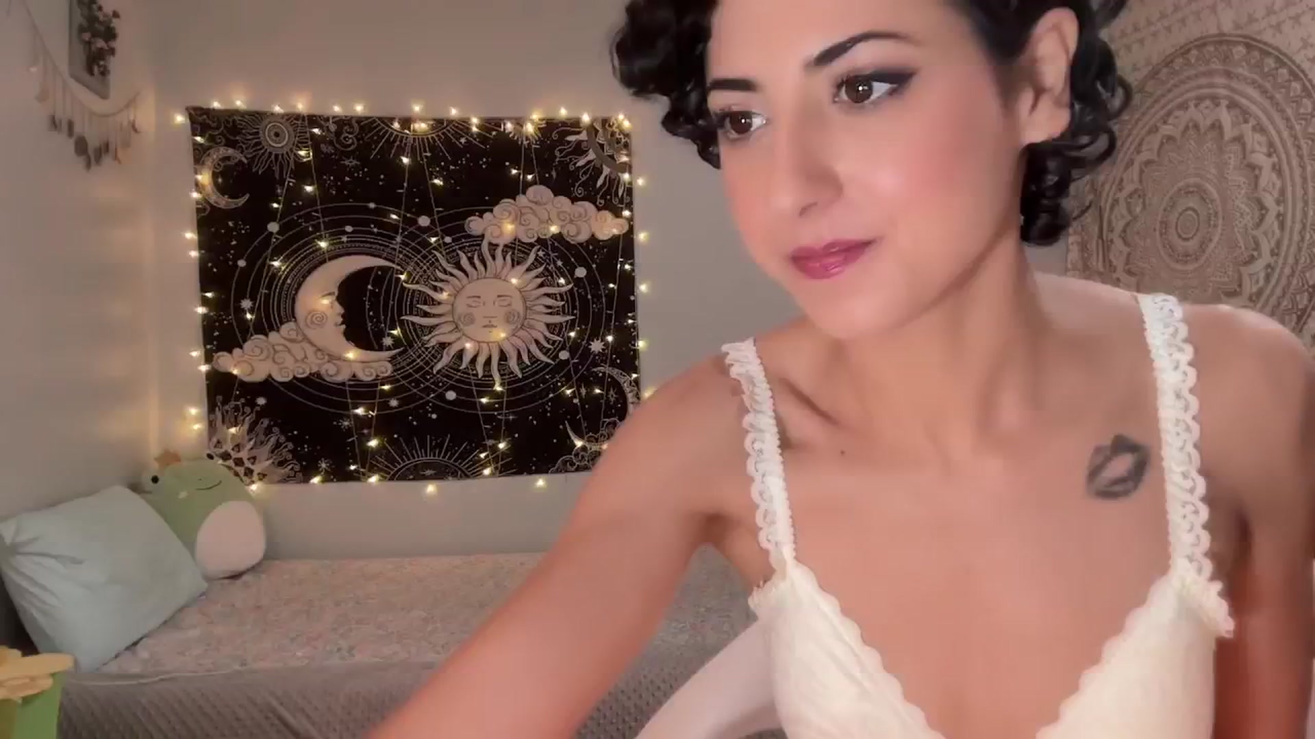 Gallery image thumbnail from wildmoon's myfreecams stream on, 12/04/2024, 09:33 image 6 of 20