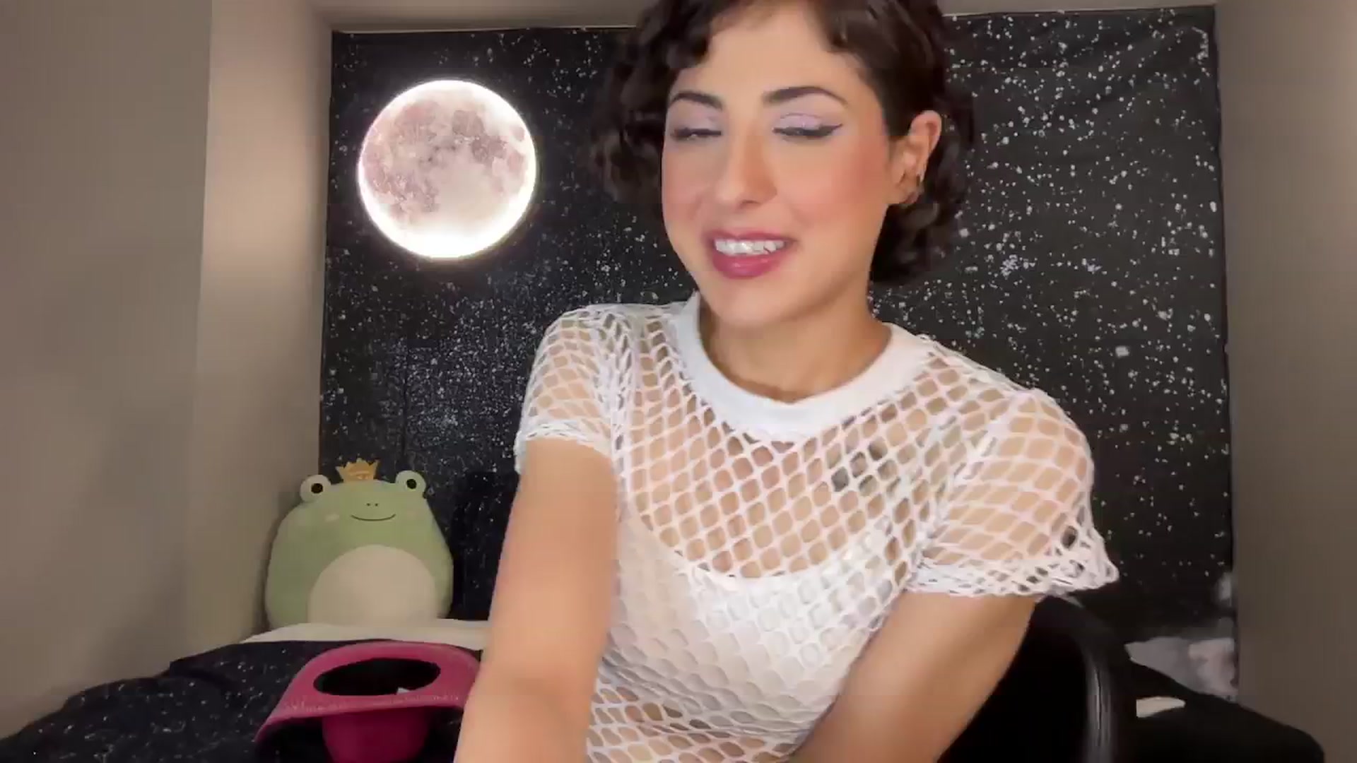 Gallery image thumbnail from wildmoon's myfreecams stream on, 01/12/2025, 07:04 image 11 of 20