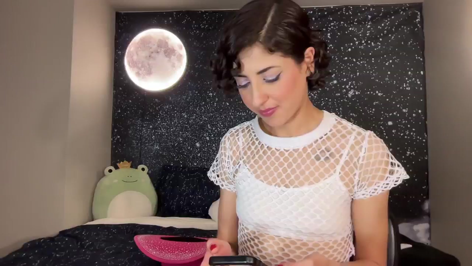 Gallery image thumbnail from wildmoon's myfreecams stream on, 01/12/2025, 07:04 image 4 of 20