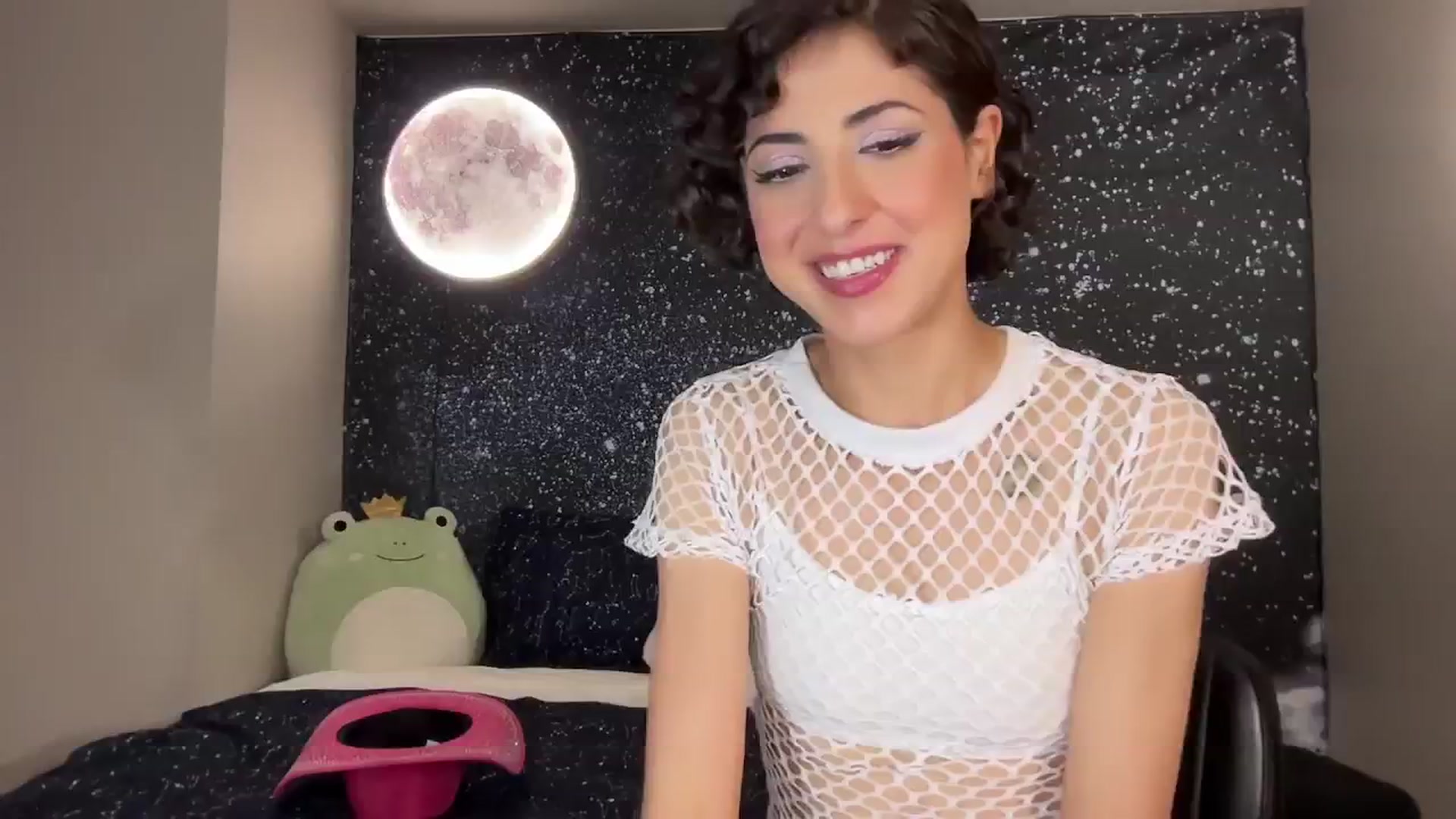 Gallery image thumbnail from wildmoon's myfreecams stream on, 01/12/2025, 07:04 image 10 of 20