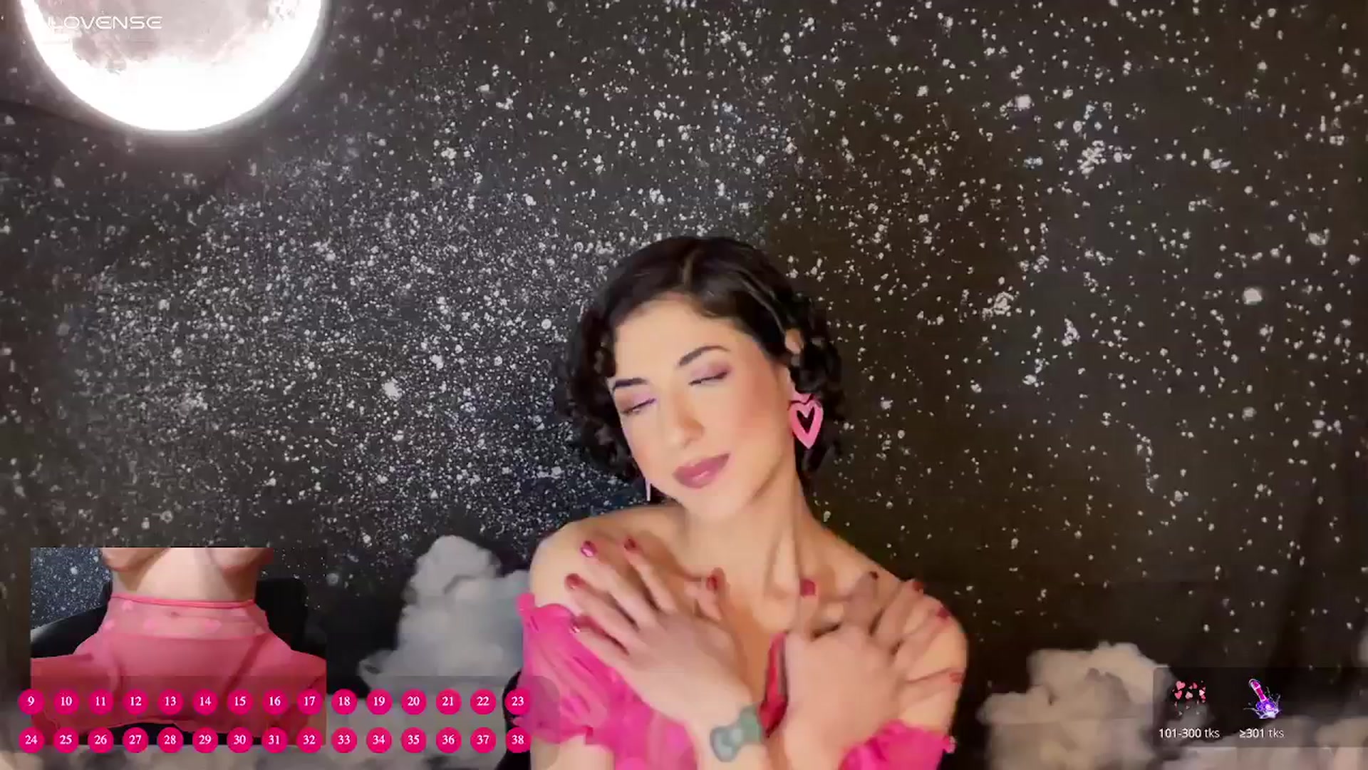 Gallery image thumbnail from wildmoon's myfreecams stream on, 03/20/2025, 02:34 image 4 of 20