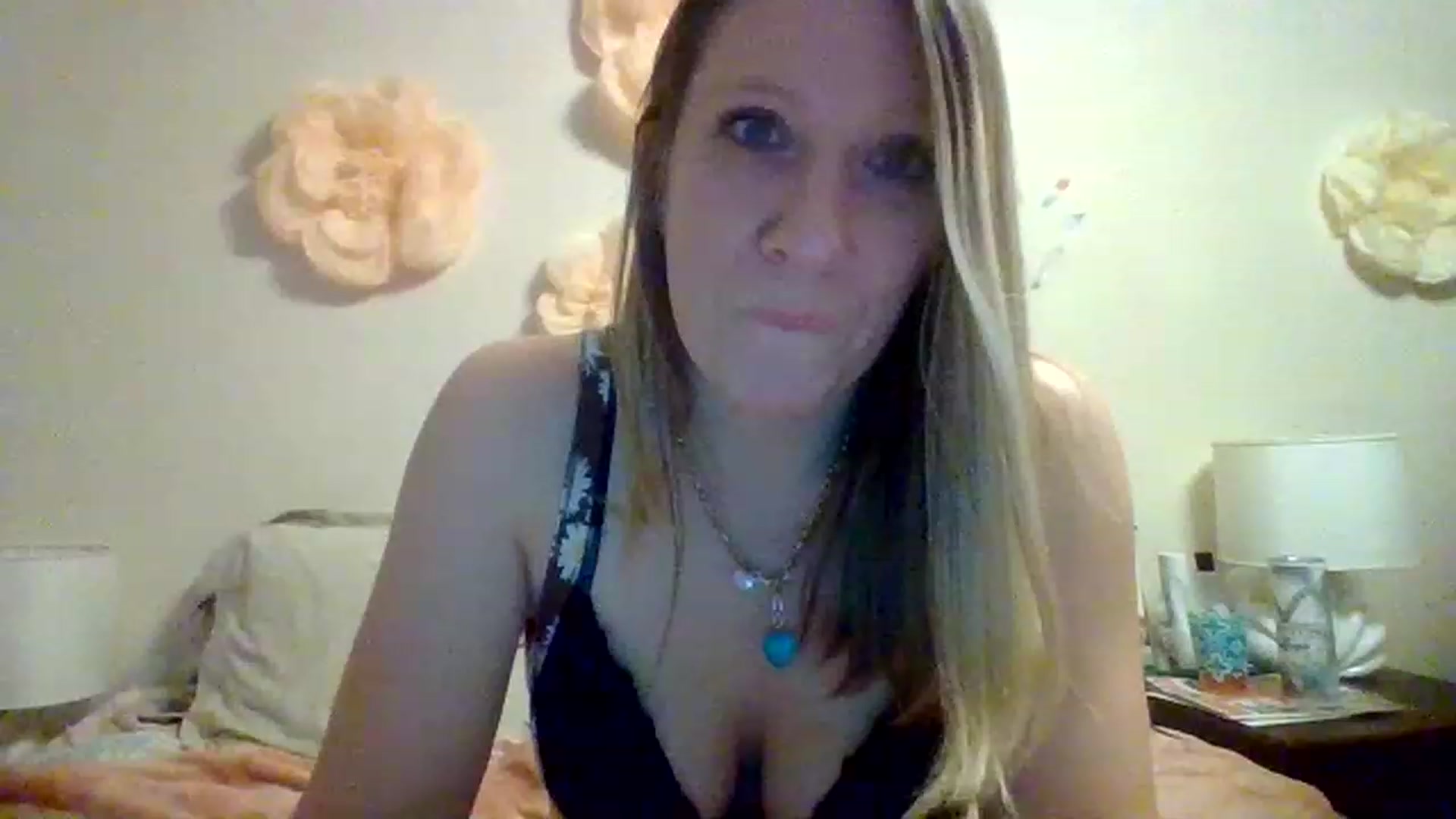 Gallery image thumbnail from wildnnout's myfreecams stream on, 04/06/2023, 03:17 image 19 of 20