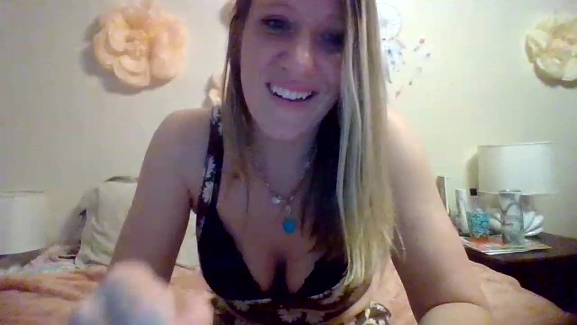 Gallery image thumbnail from wildnnout's myfreecams stream on, 04/06/2023, 03:17 image 17 of 20