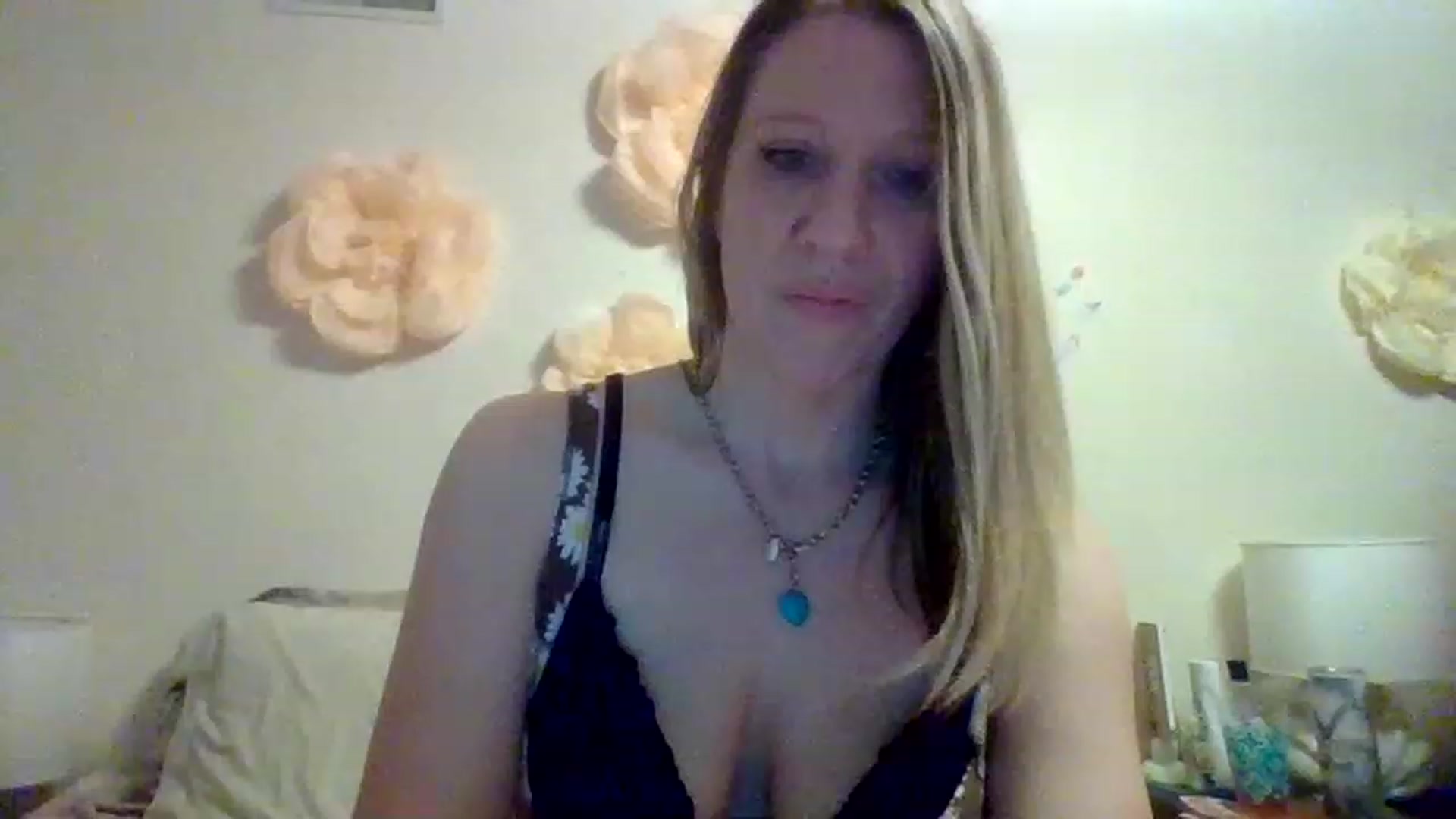 Gallery image thumbnail from wildnnout's myfreecams stream on, 04/06/2023, 03:17 image 6 of 20