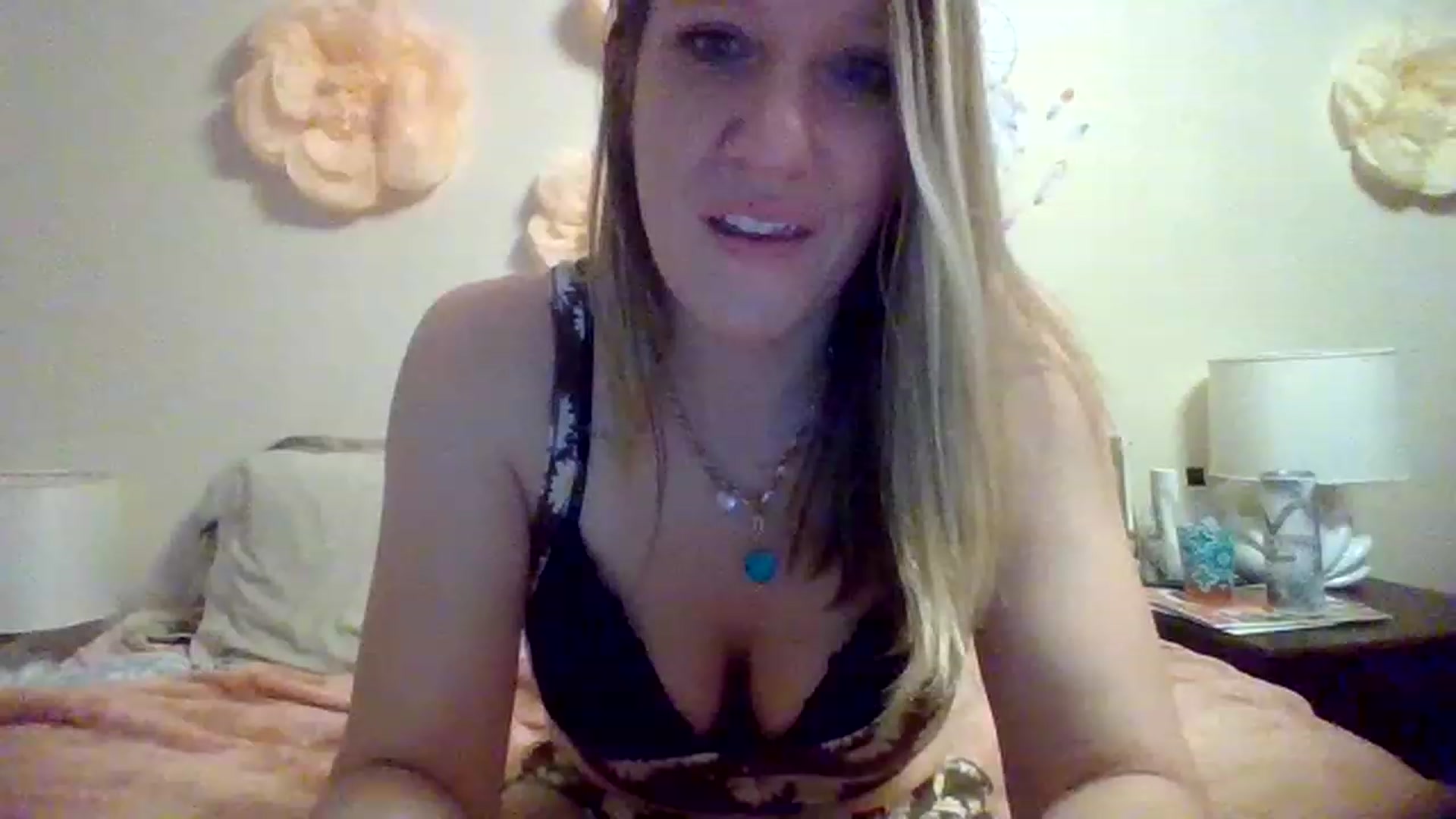 Gallery image thumbnail from wildnnout's myfreecams stream on, 04/06/2023, 03:17 image 18 of 20