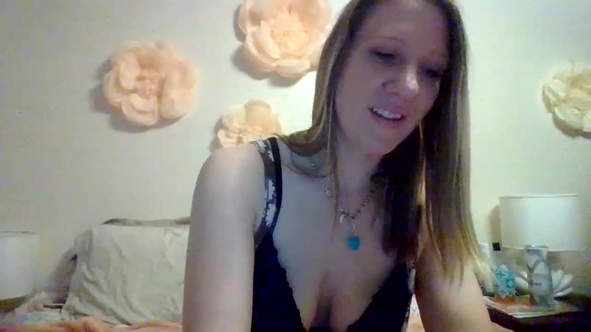 Gallery image thumbnail from wildnnout's myfreecams stream on, 04/06/2023, 03:17 image 3 of 20