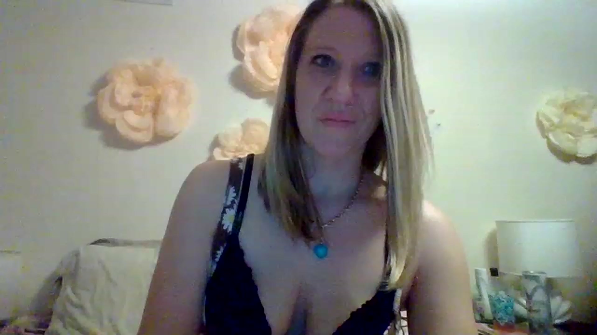 Gallery image thumbnail from wildnnout's myfreecams stream on, 04/06/2023, 03:17 image 9 of 20