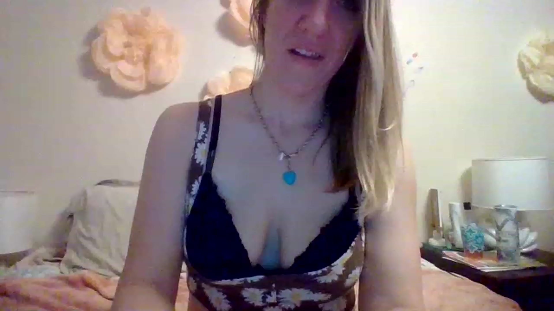Gallery image thumbnail from wildnnout's myfreecams stream on, 04/06/2023, 03:17 image 5 of 20