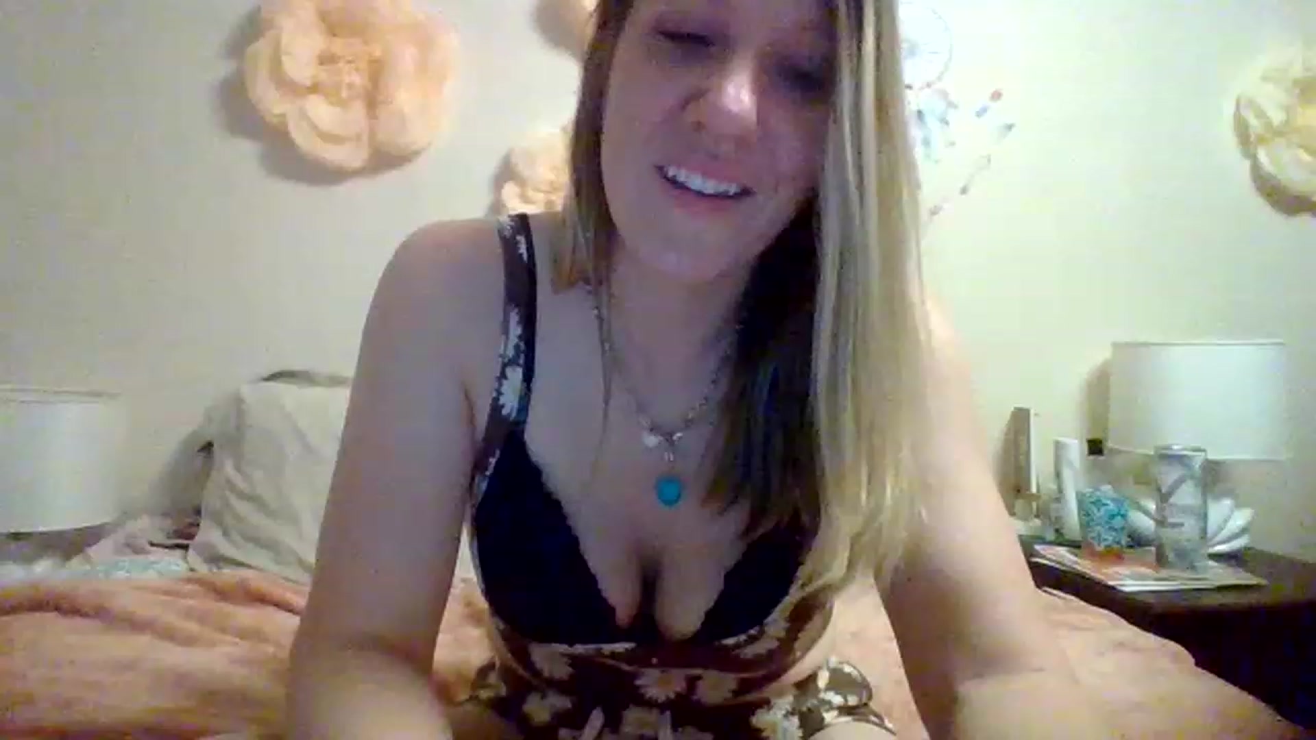 Gallery image thumbnail from wildnnout's myfreecams stream on, 04/06/2023, 03:17 image 16 of 20