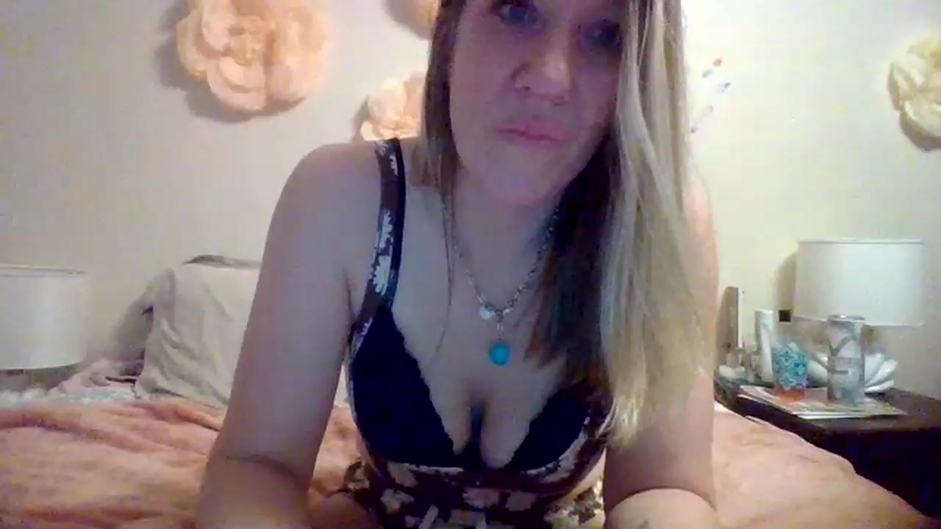 Gallery image thumbnail from wildnnout's myfreecams stream on, 04/06/2023, 03:17 image 15 of 20