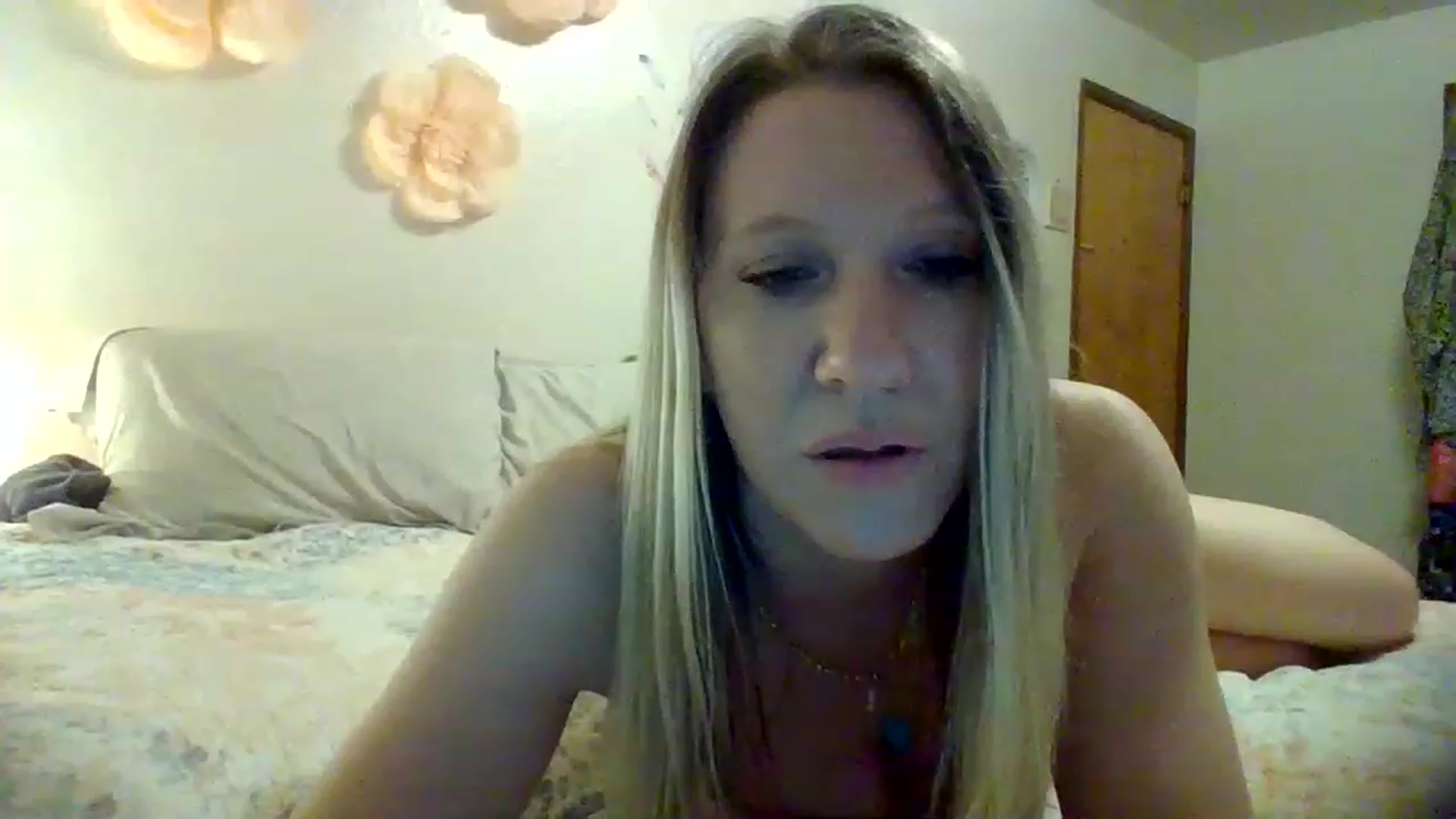 Gallery image thumbnail from wildnnout's myfreecams stream on, 04/09/2023, 05:10 image 16 of 20