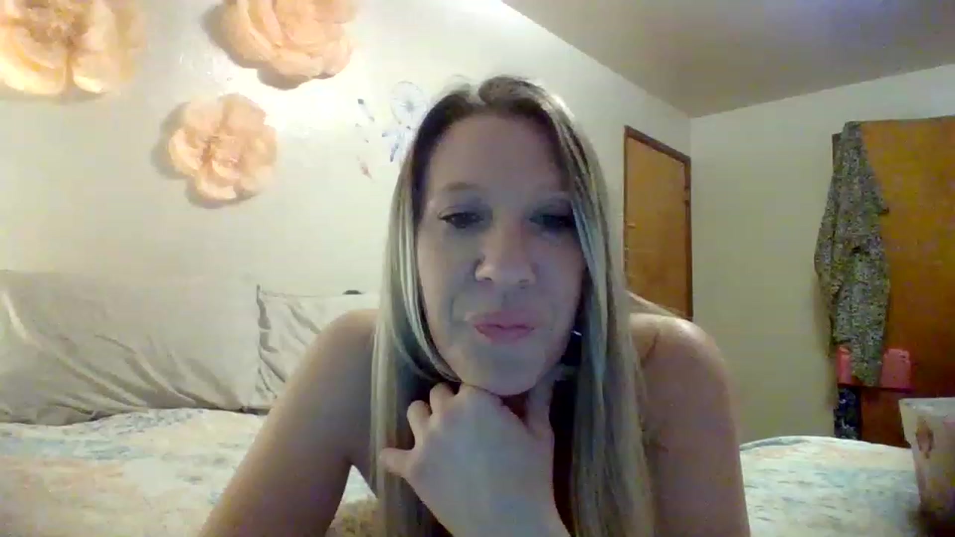 Gallery image thumbnail from wildnnout's myfreecams stream on, 04/09/2023, 05:10 image 9 of 20