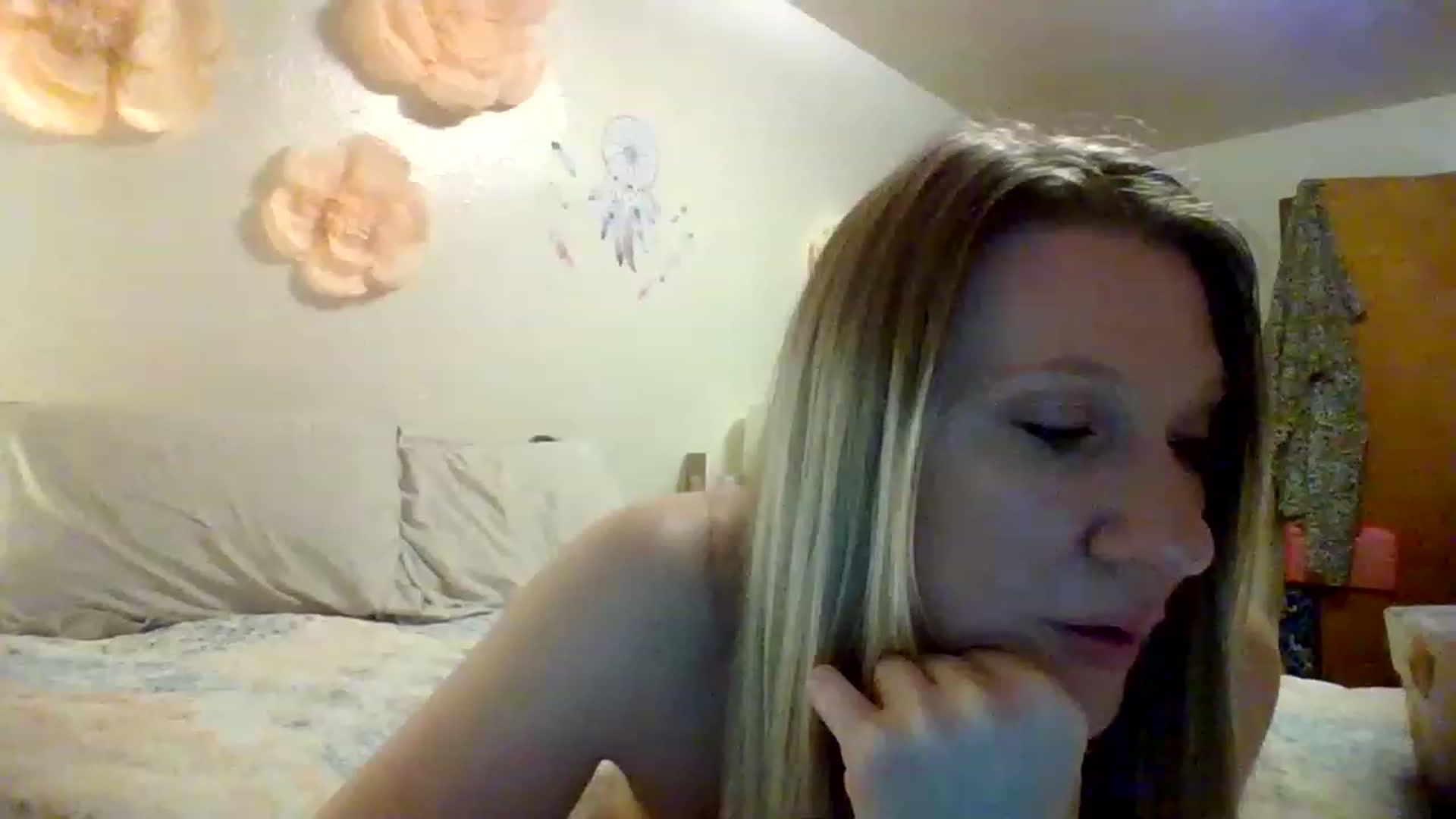 Gallery image thumbnail from wildnnout's myfreecams stream on, 04/09/2023, 05:10 image 10 of 20