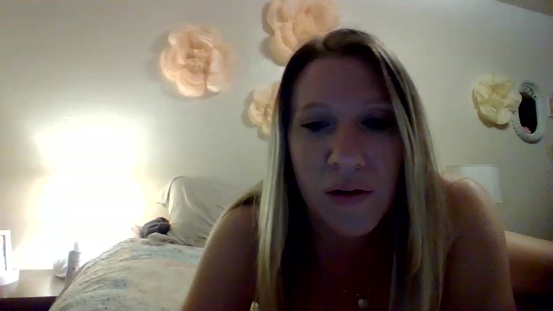 Gallery image thumbnail from wildnnout's myfreecams stream on, 04/09/2023, 05:10 image 8 of 20