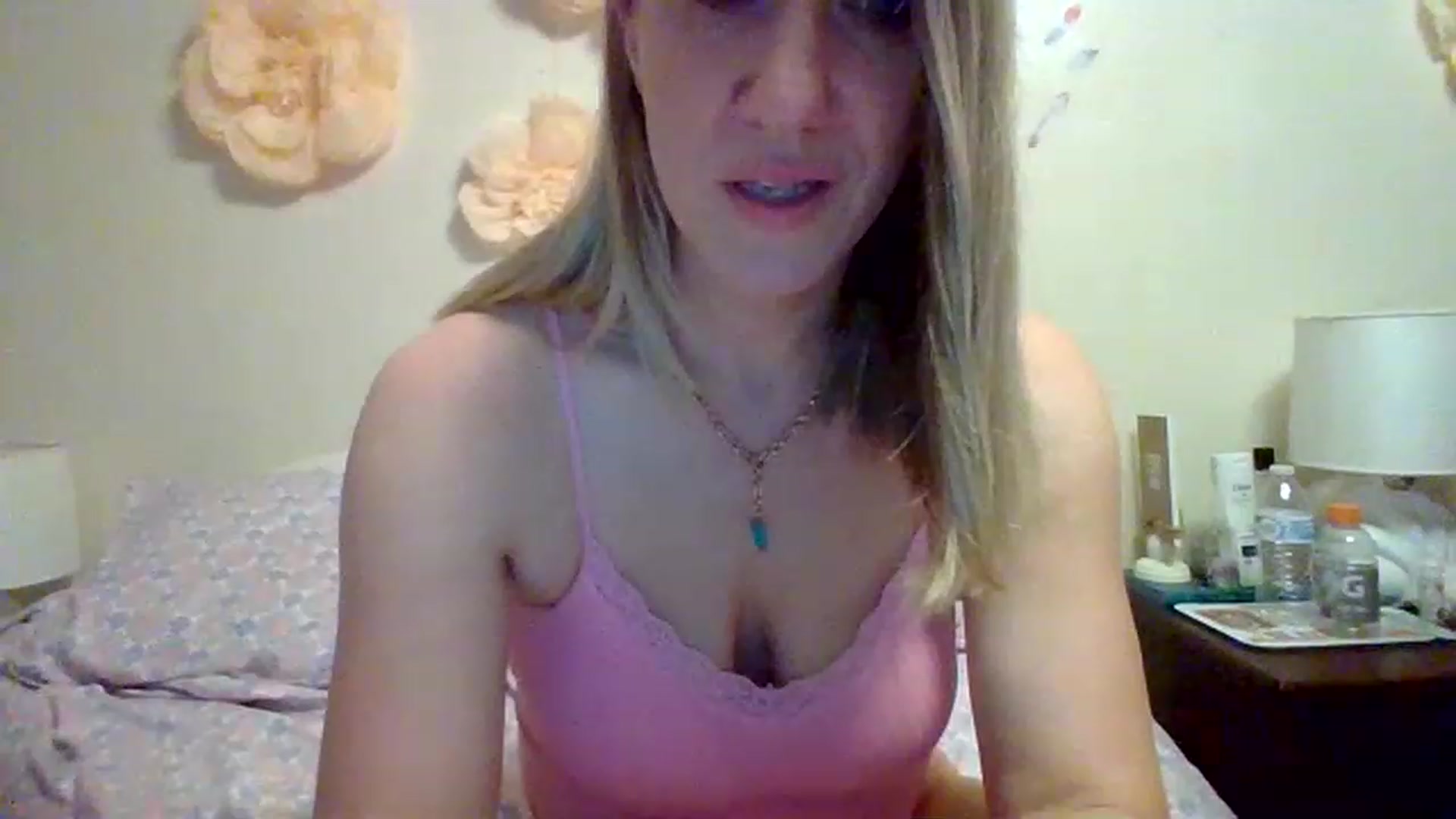Gallery image thumbnail from wildnnout's myfreecams stream on, 04/17/2023, 04:38 image 7 of 20