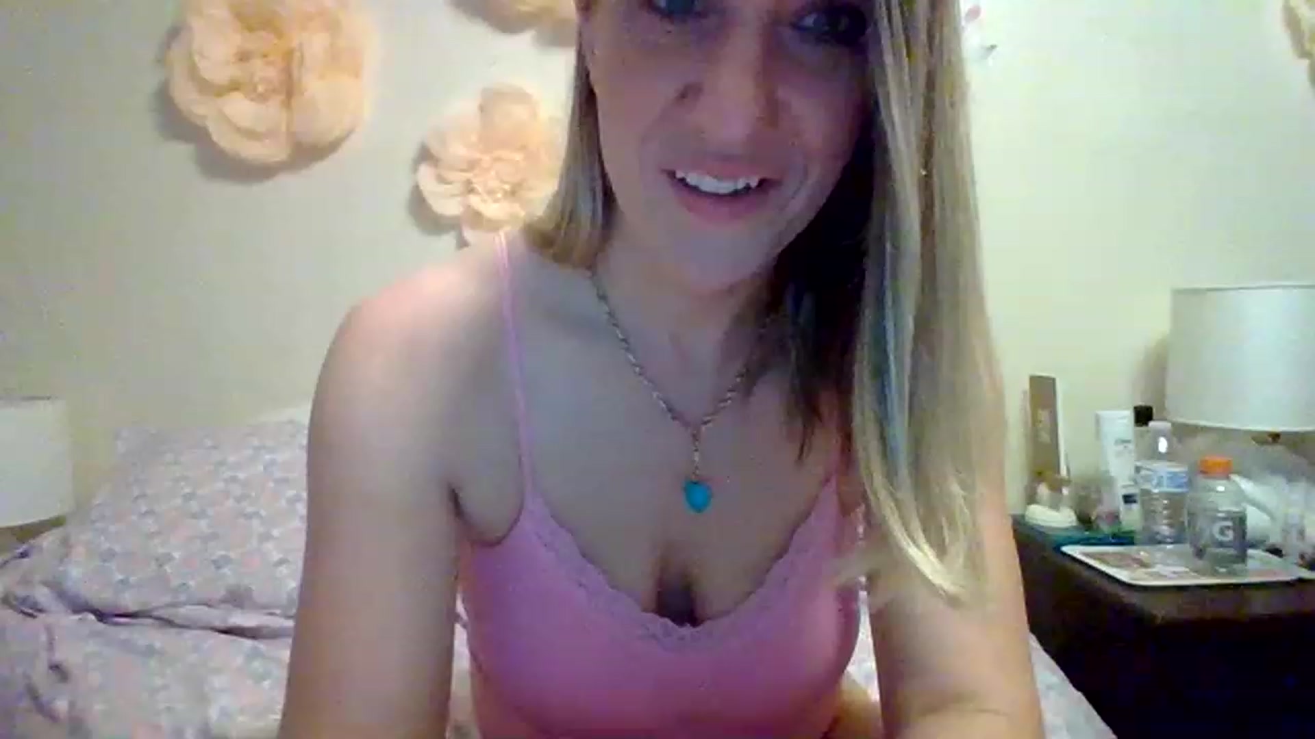 Gallery image thumbnail from wildnnout's myfreecams stream on, 04/17/2023, 04:38 image 6 of 20